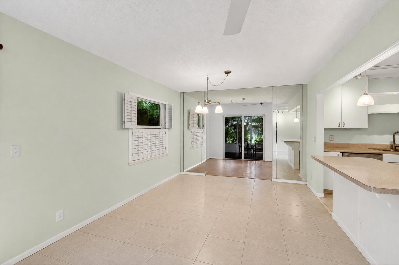 DELRAY VILLAS - Residential