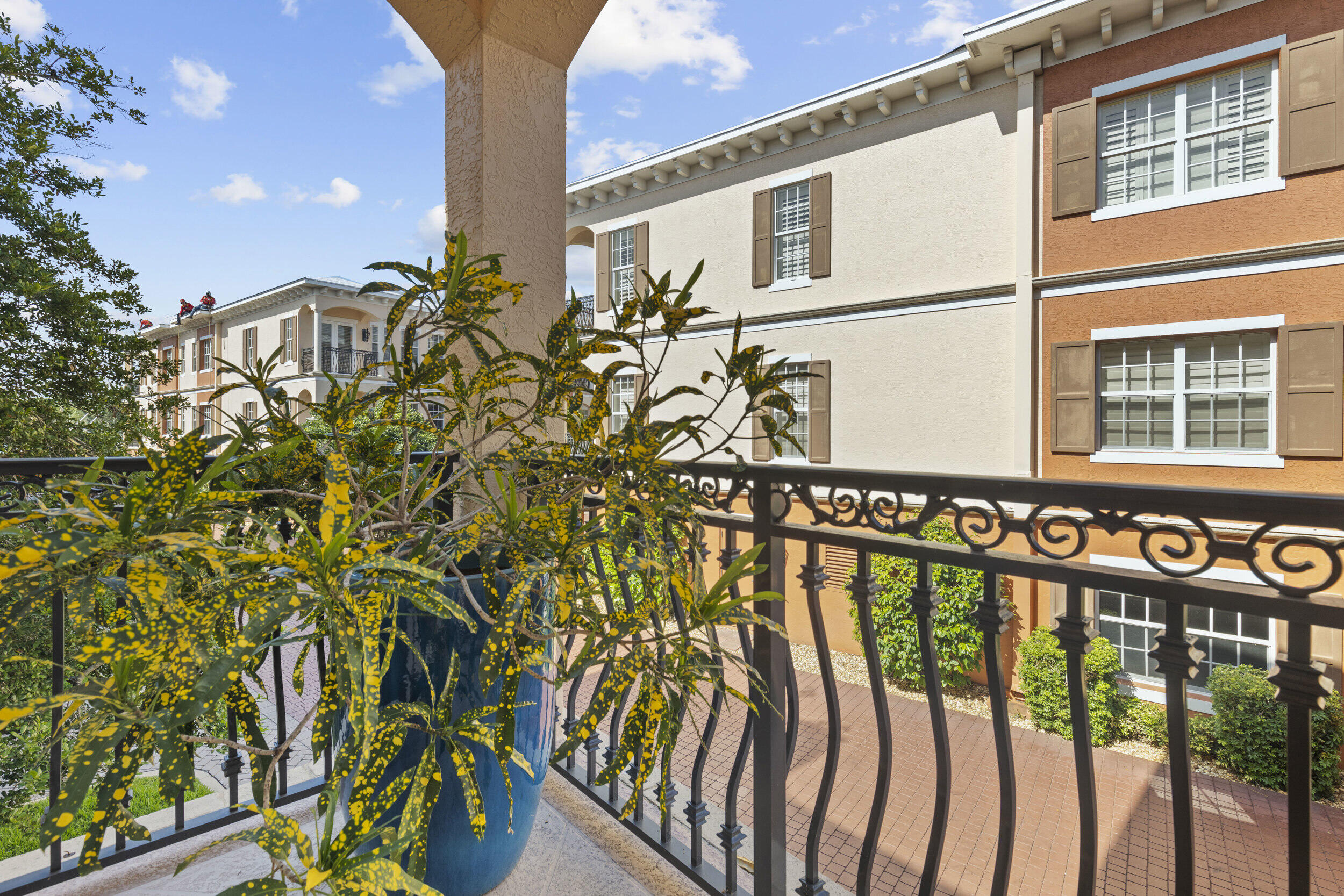 OUTRIGGER HARBOUR CONDO - Residential