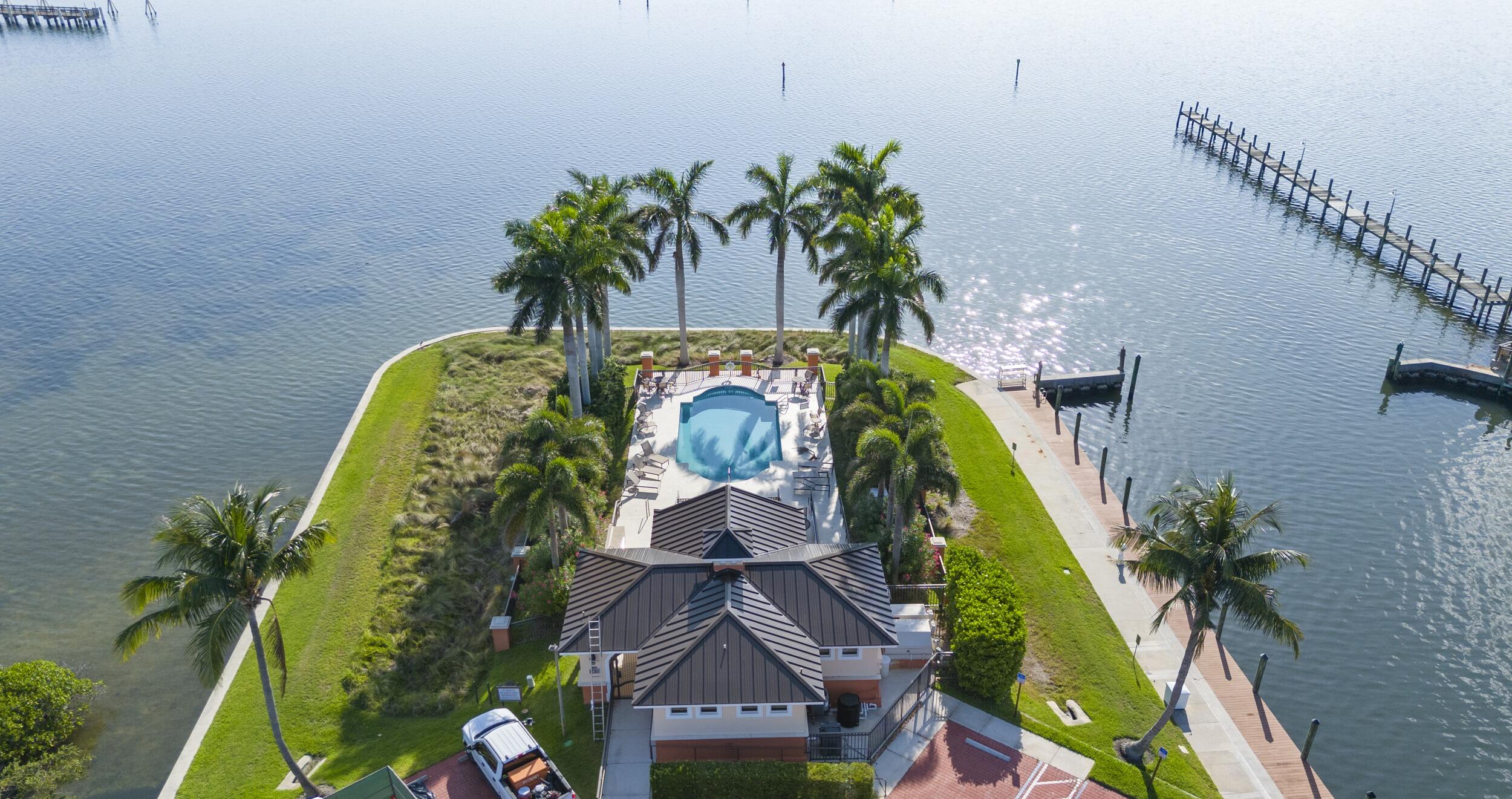 OUTRIGGER HARBOUR CONDO - Residential