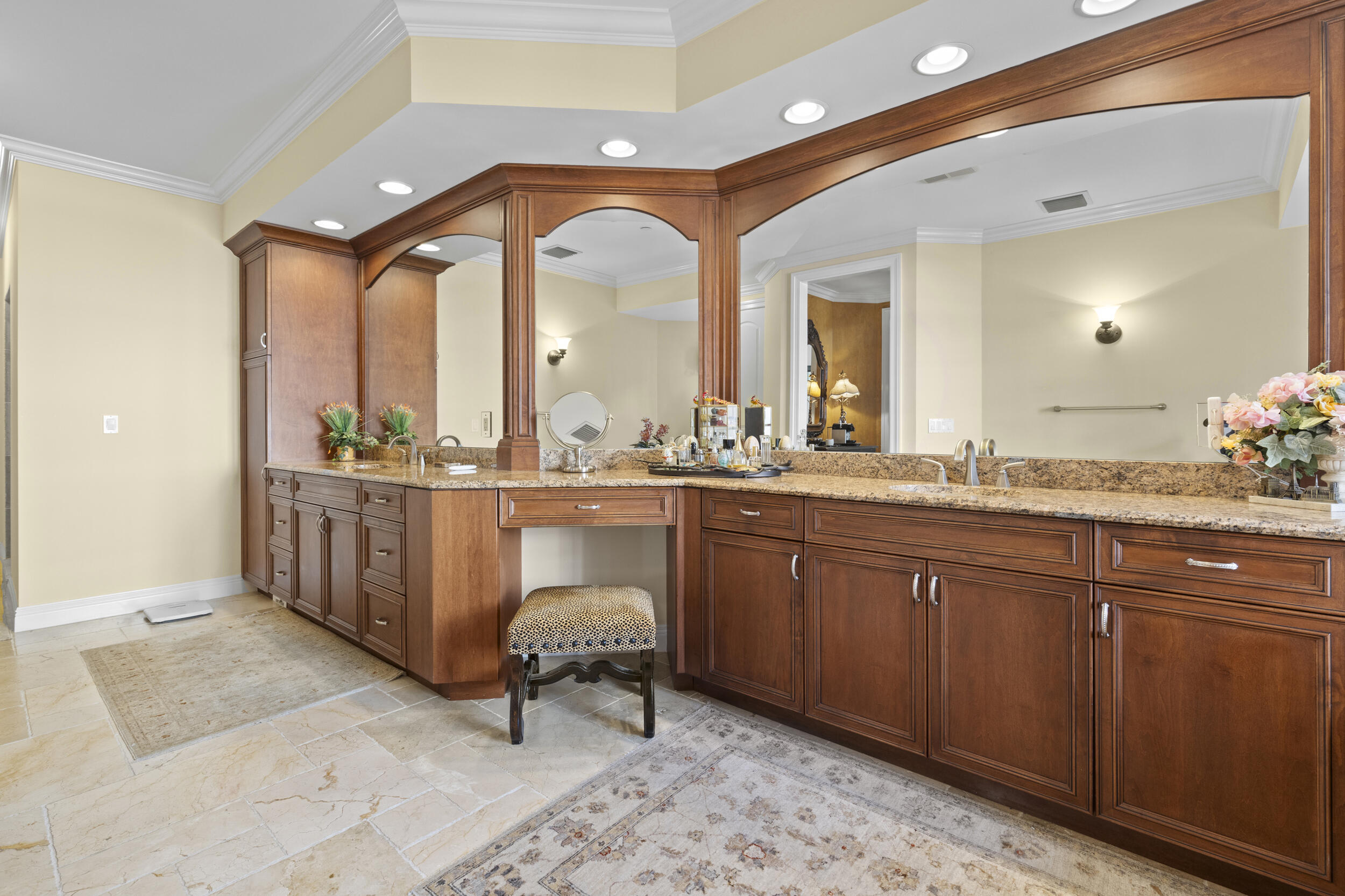 OUTRIGGER HARBOUR CONDO - Residential