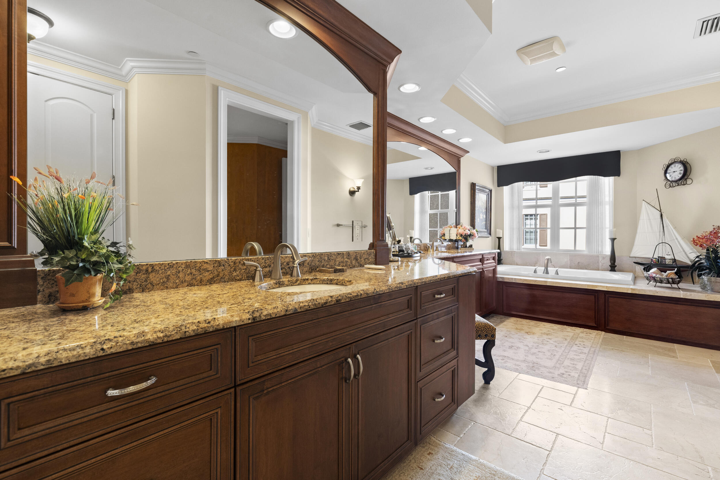 OUTRIGGER HARBOUR CONDO - Residential