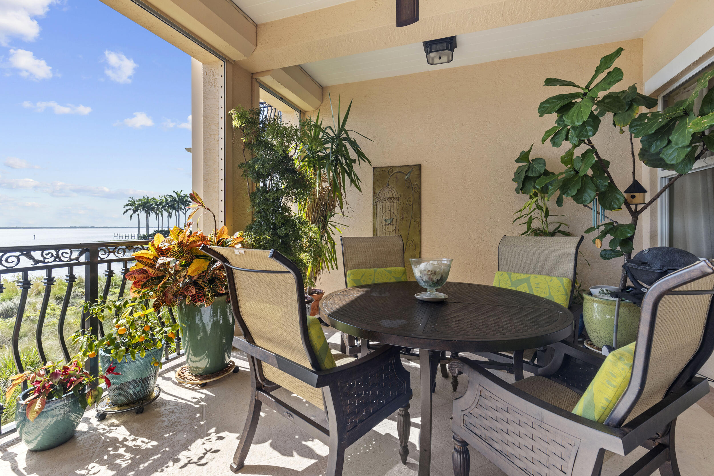 OUTRIGGER HARBOUR CONDO - Residential