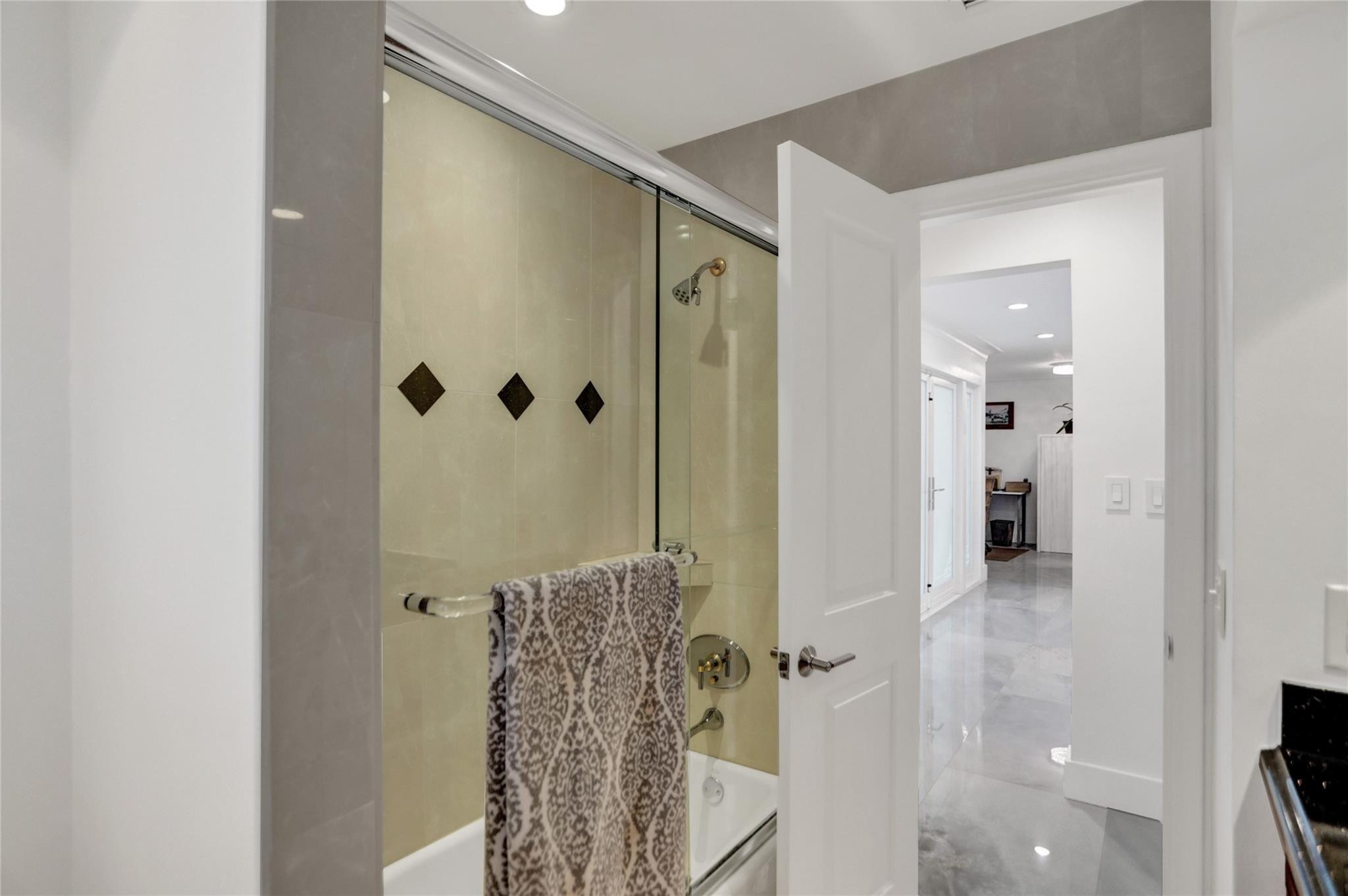 IMPERIAL POINT 2 SEC - Residential