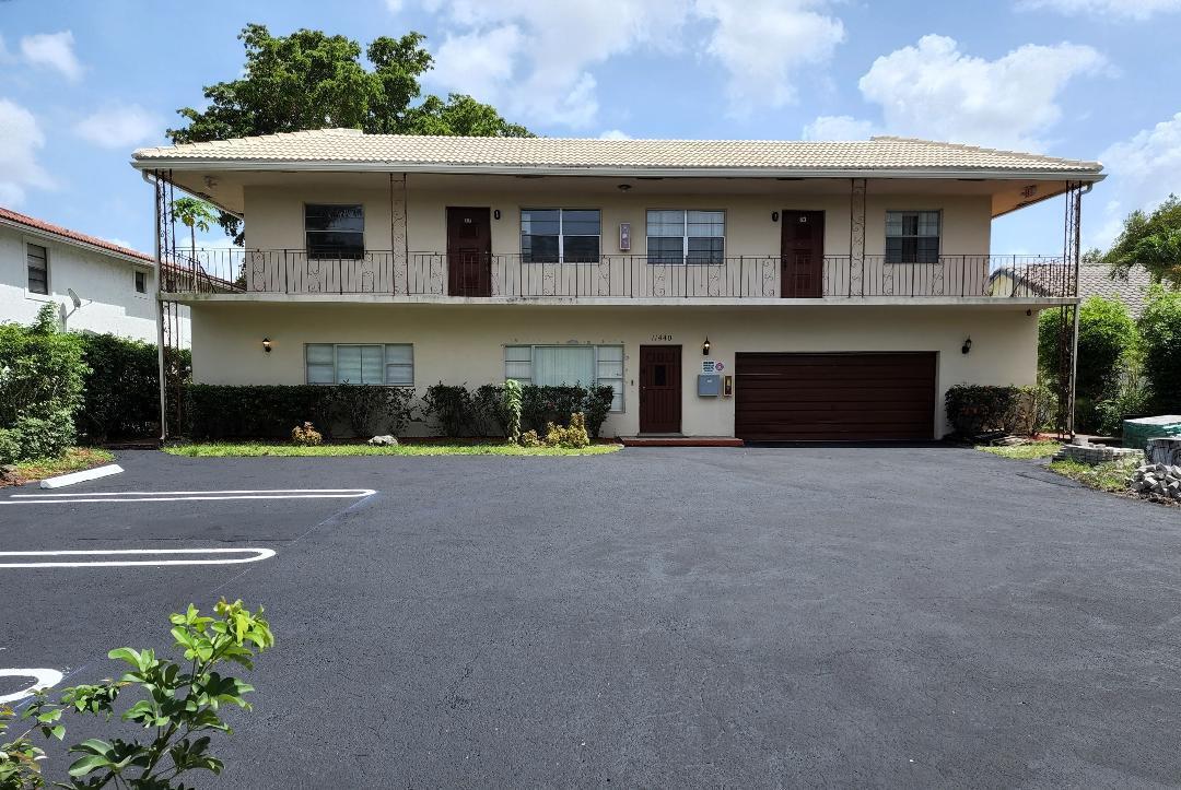 CASTLEWOOD - Residential Lease