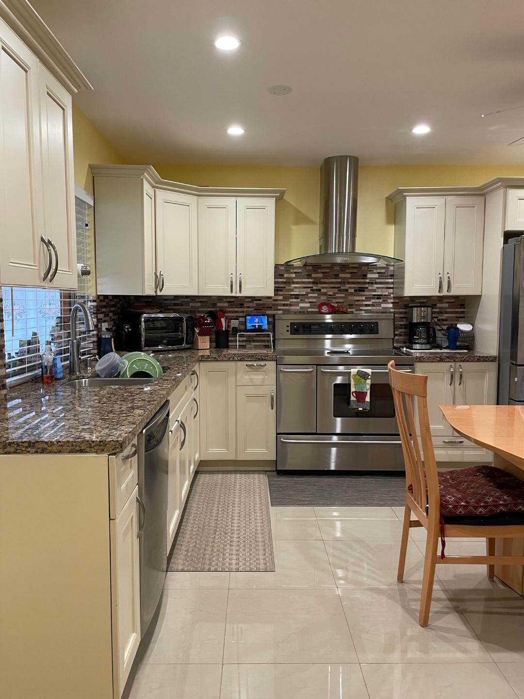 CASTLEWOOD - Residential Lease