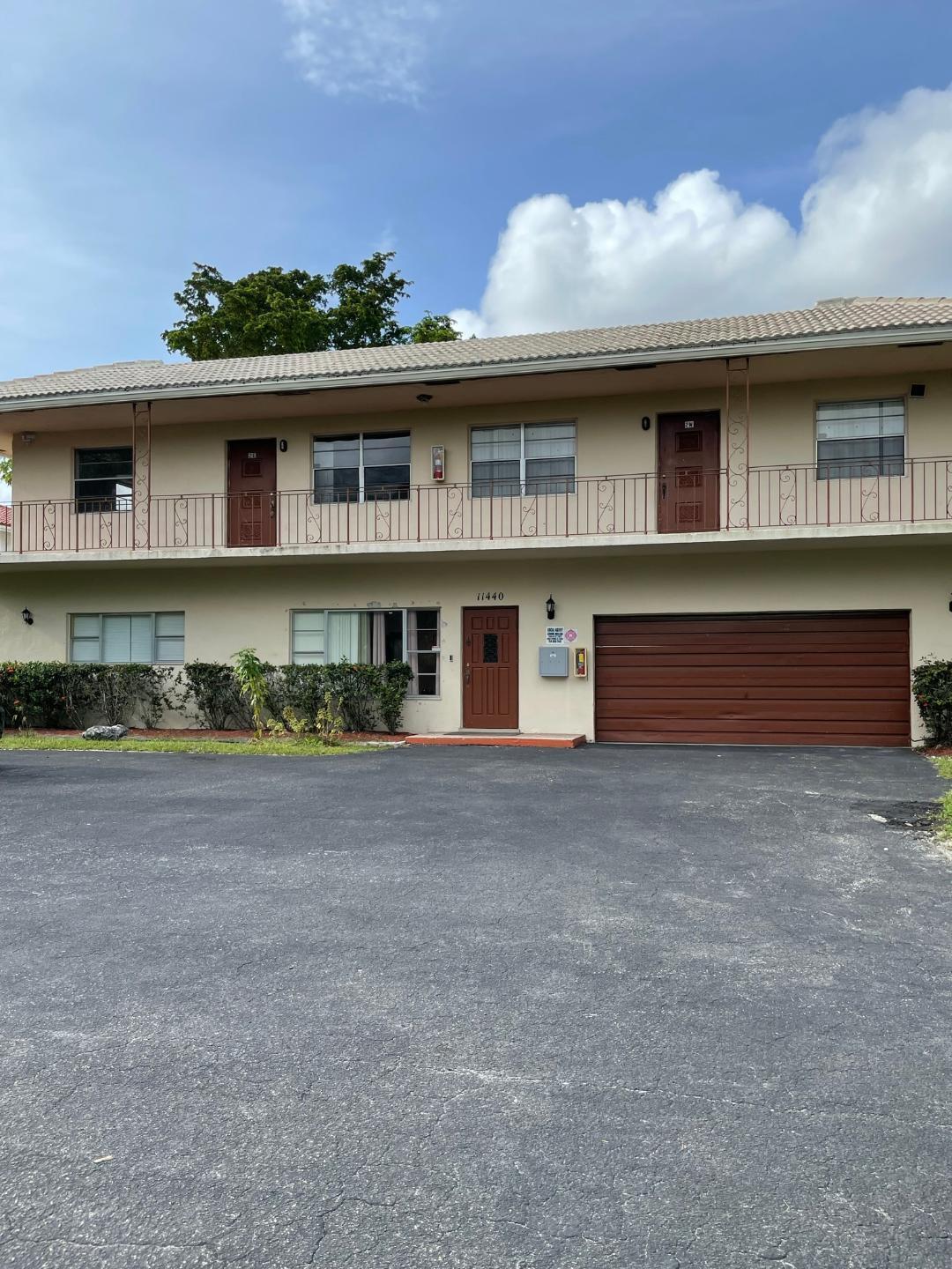 CASTLEWOOD - Residential Lease