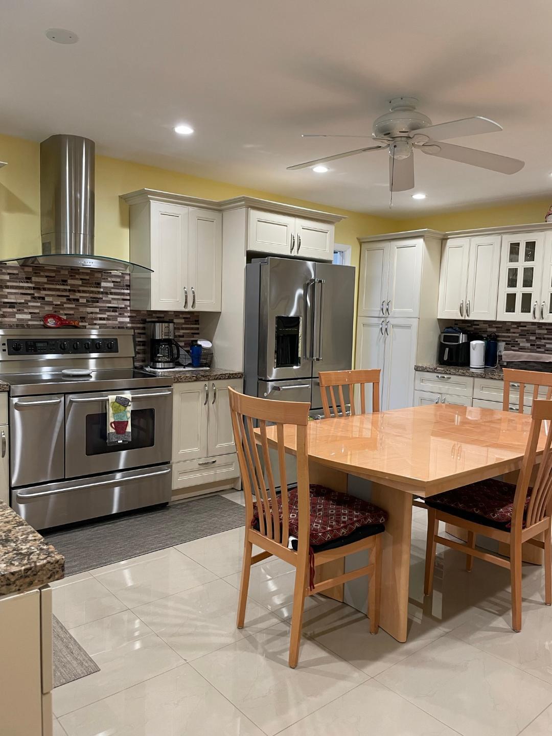 CASTLEWOOD - Residential Lease