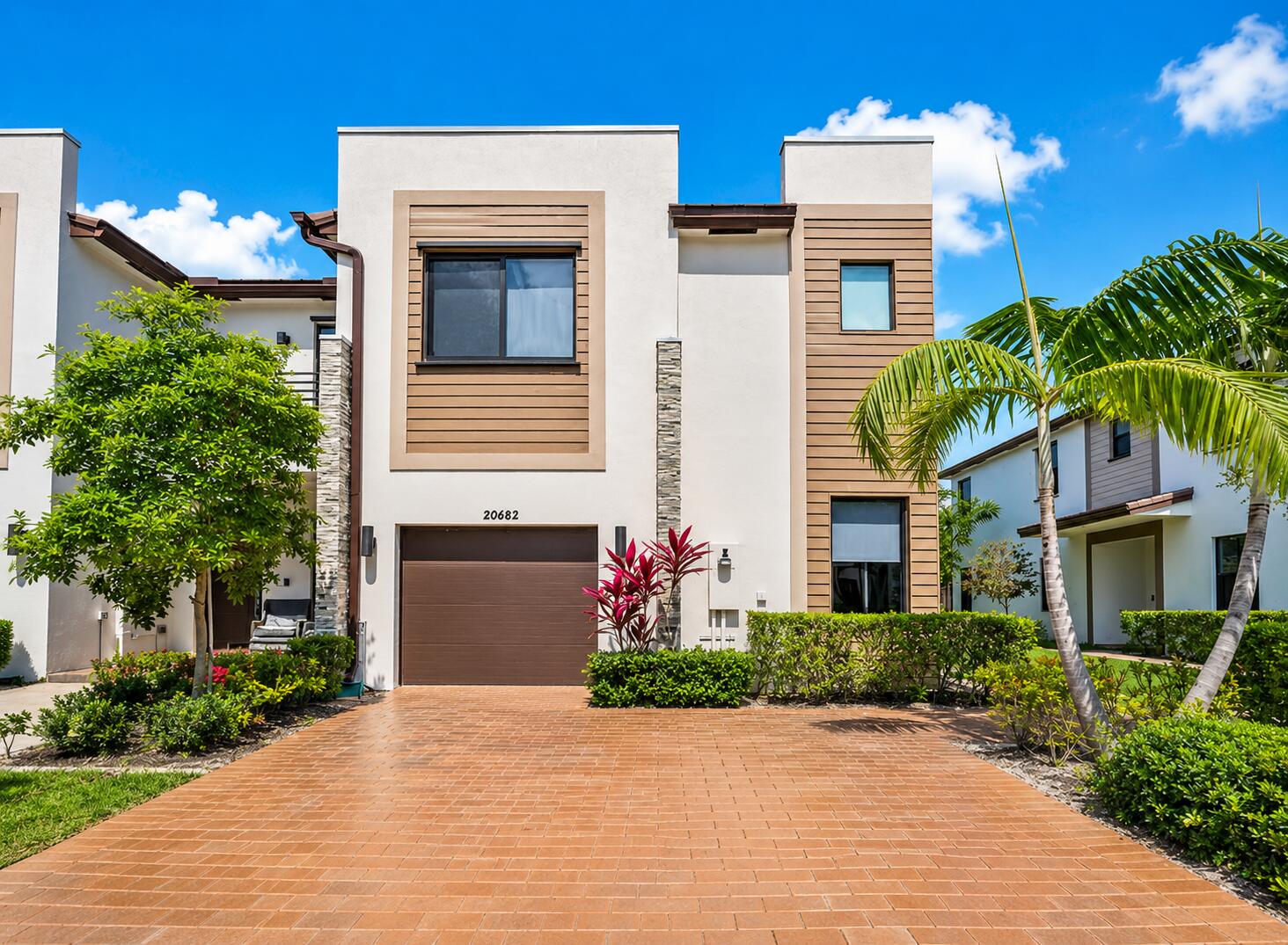 VIA VENTURA NEIGHBORHOOD 2 - Residential Lease