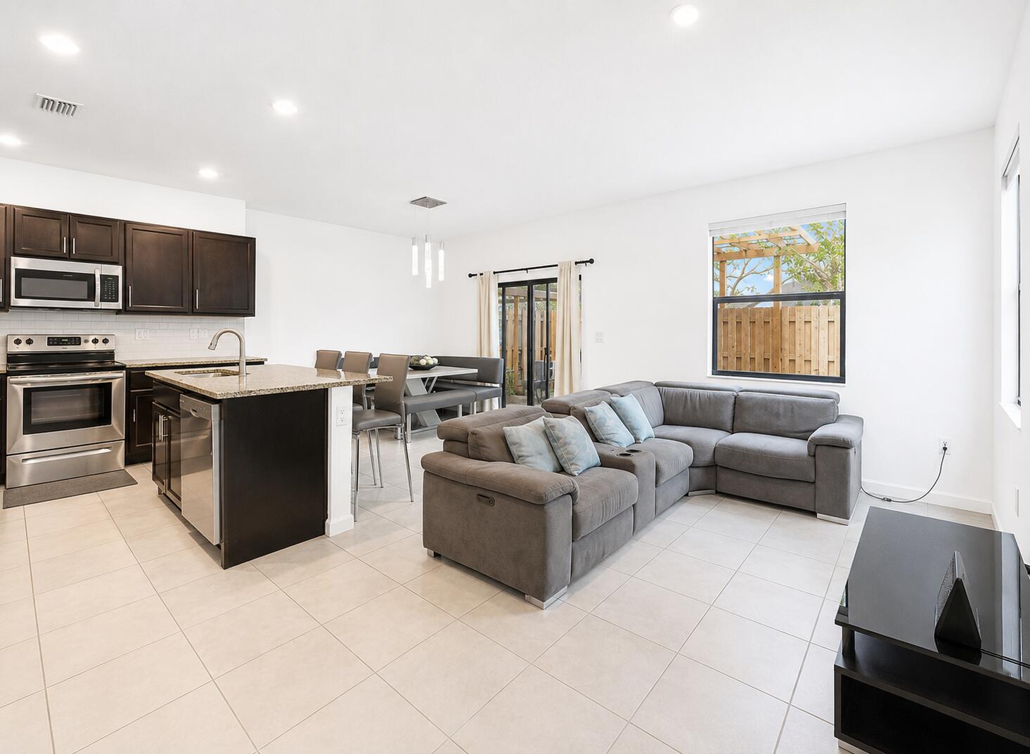 VIA VENTURA NEIGHBORHOOD 2 - Residential Lease