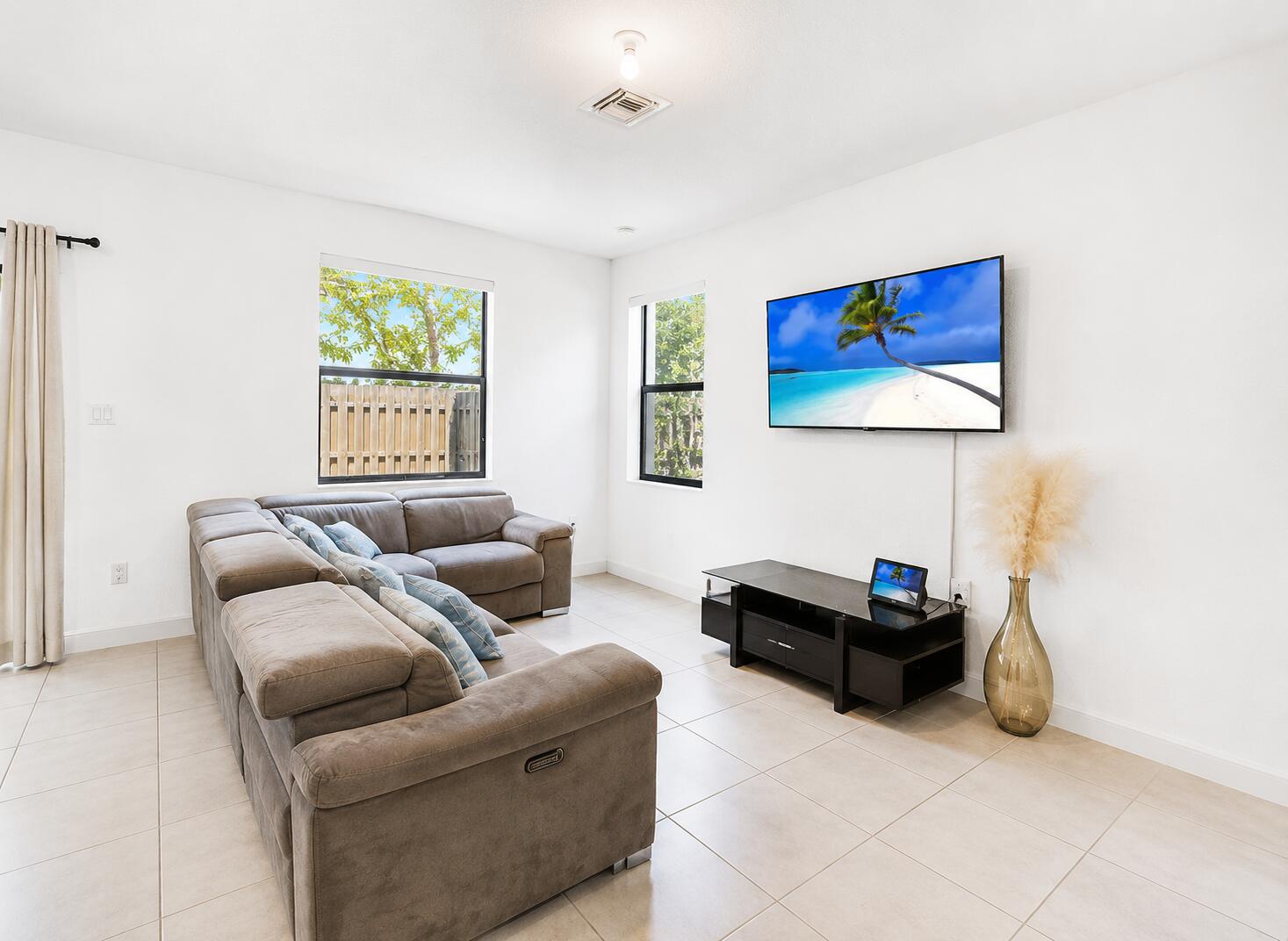 VIA VENTURA NEIGHBORHOOD 2 - Residential Lease