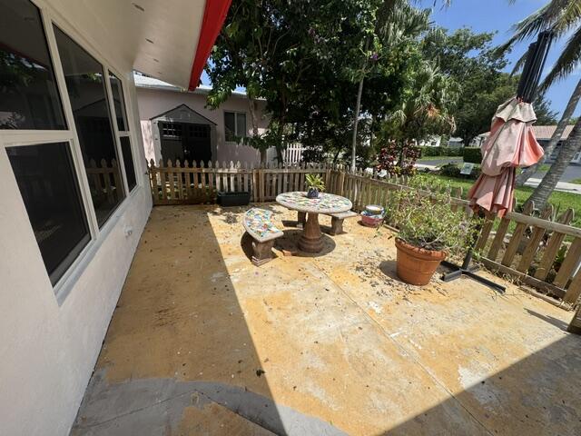 HOLLYWOOD PLACE - Residential