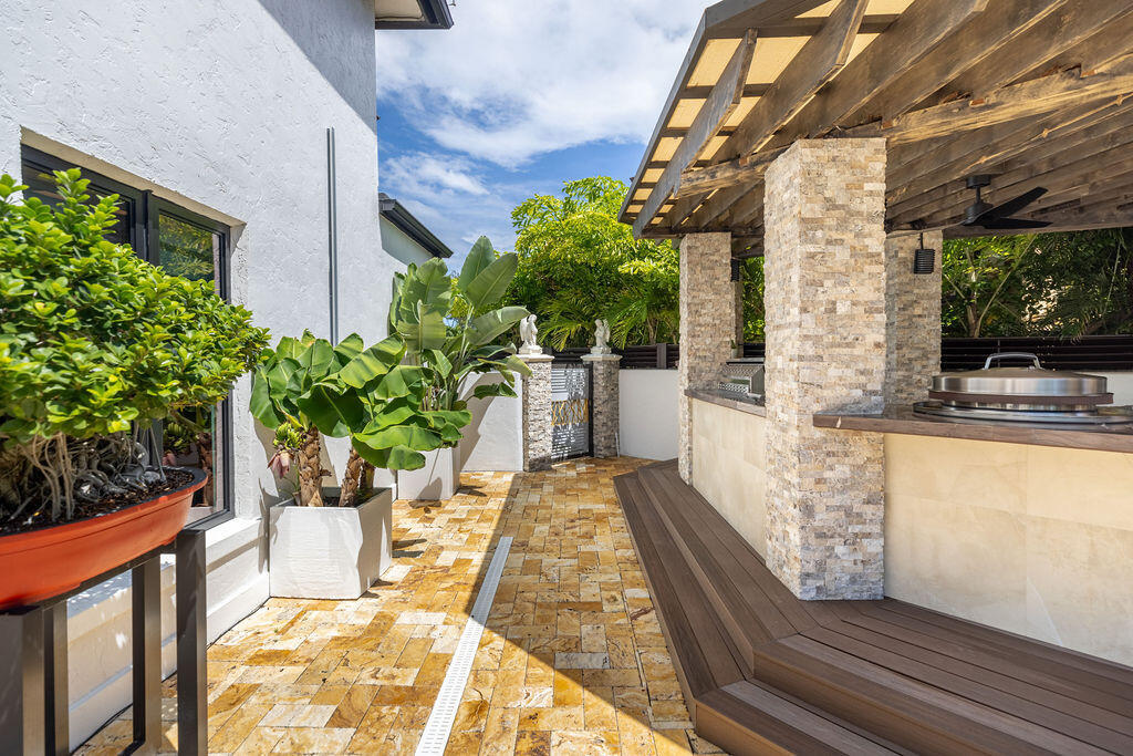 SPANISH VILLAGE - Residential