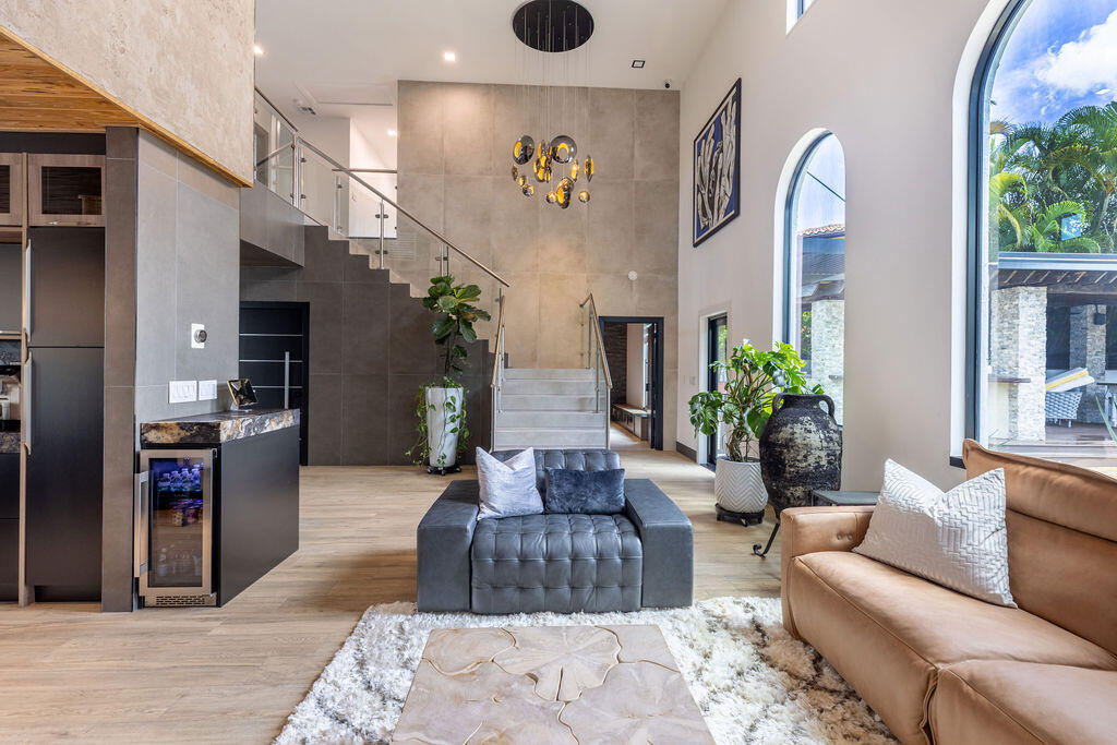 SPANISH VILLAGE - Residential