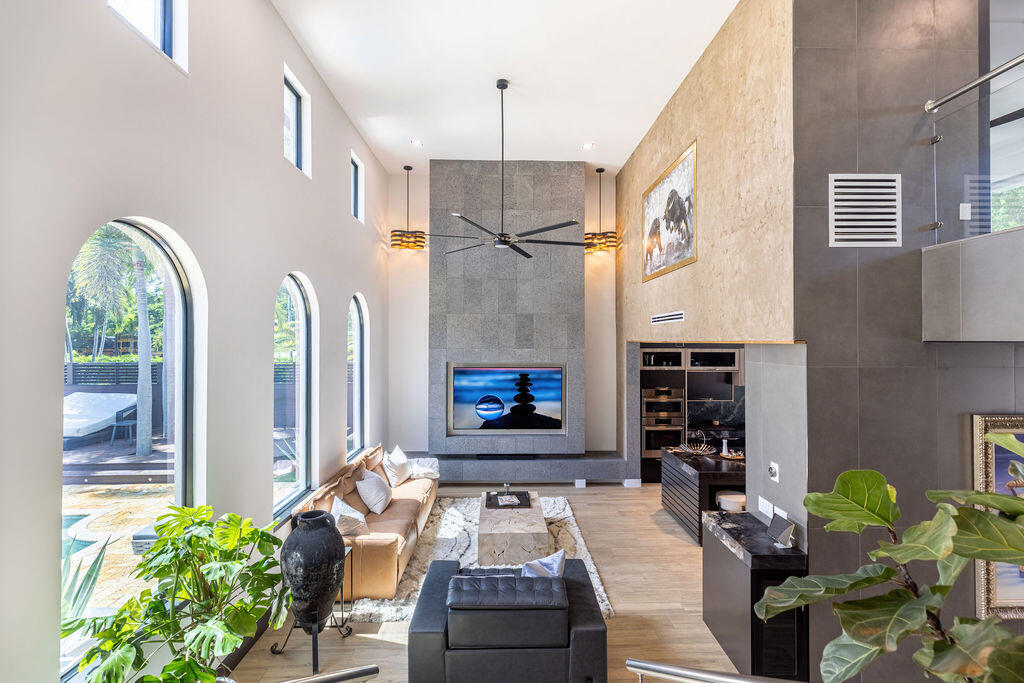 SPANISH VILLAGE - Residential