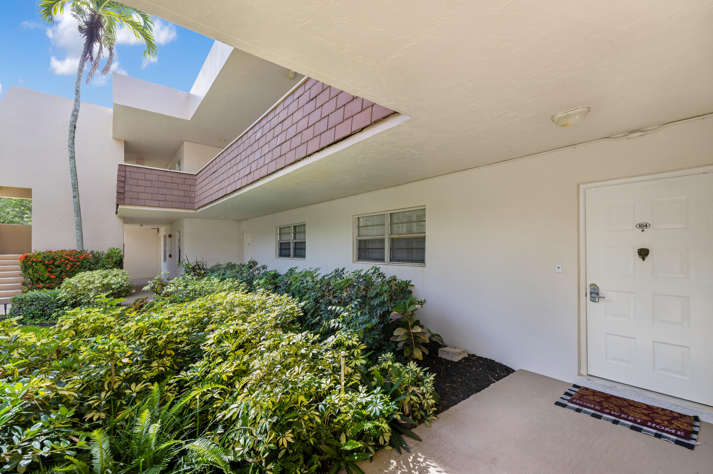 NO 74 PALM-AIRE COUNTRY CLUB - Residential Lease