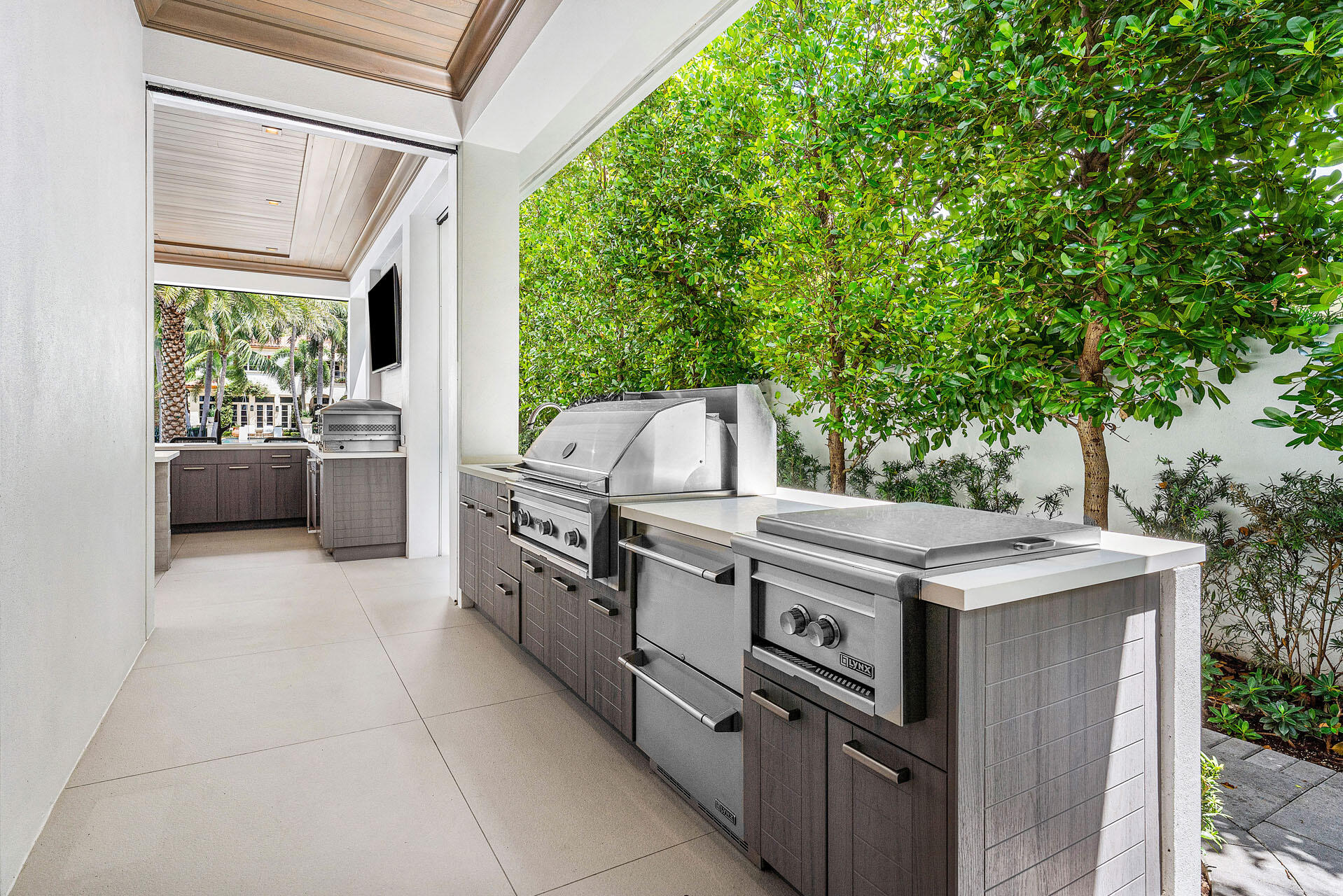 ROYAL PALM YACHT & COUNTRY CLUB - Residential