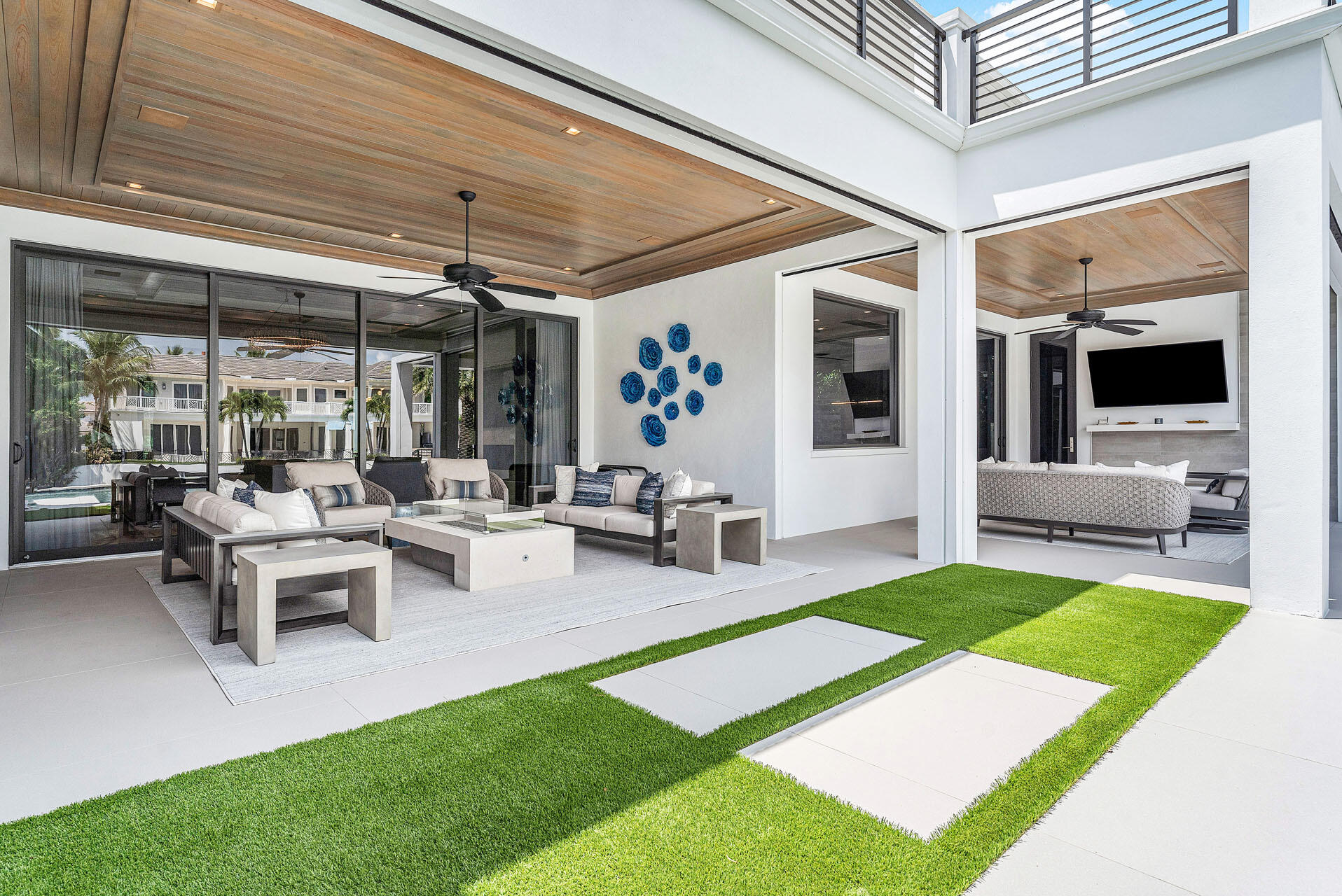 ROYAL PALM YACHT & COUNTRY CLUB - Residential