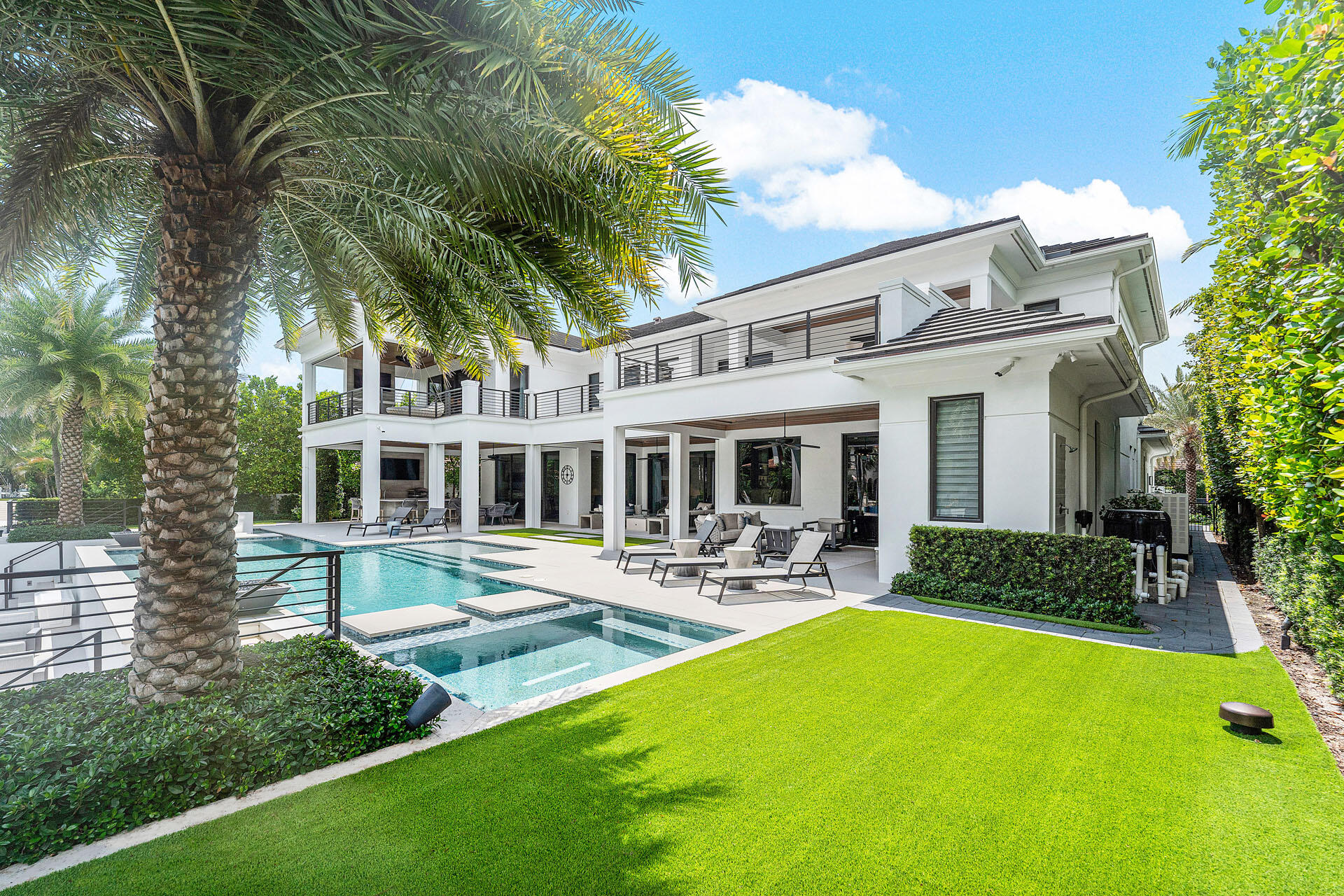 ROYAL PALM YACHT & COUNTRY CLUB - Residential