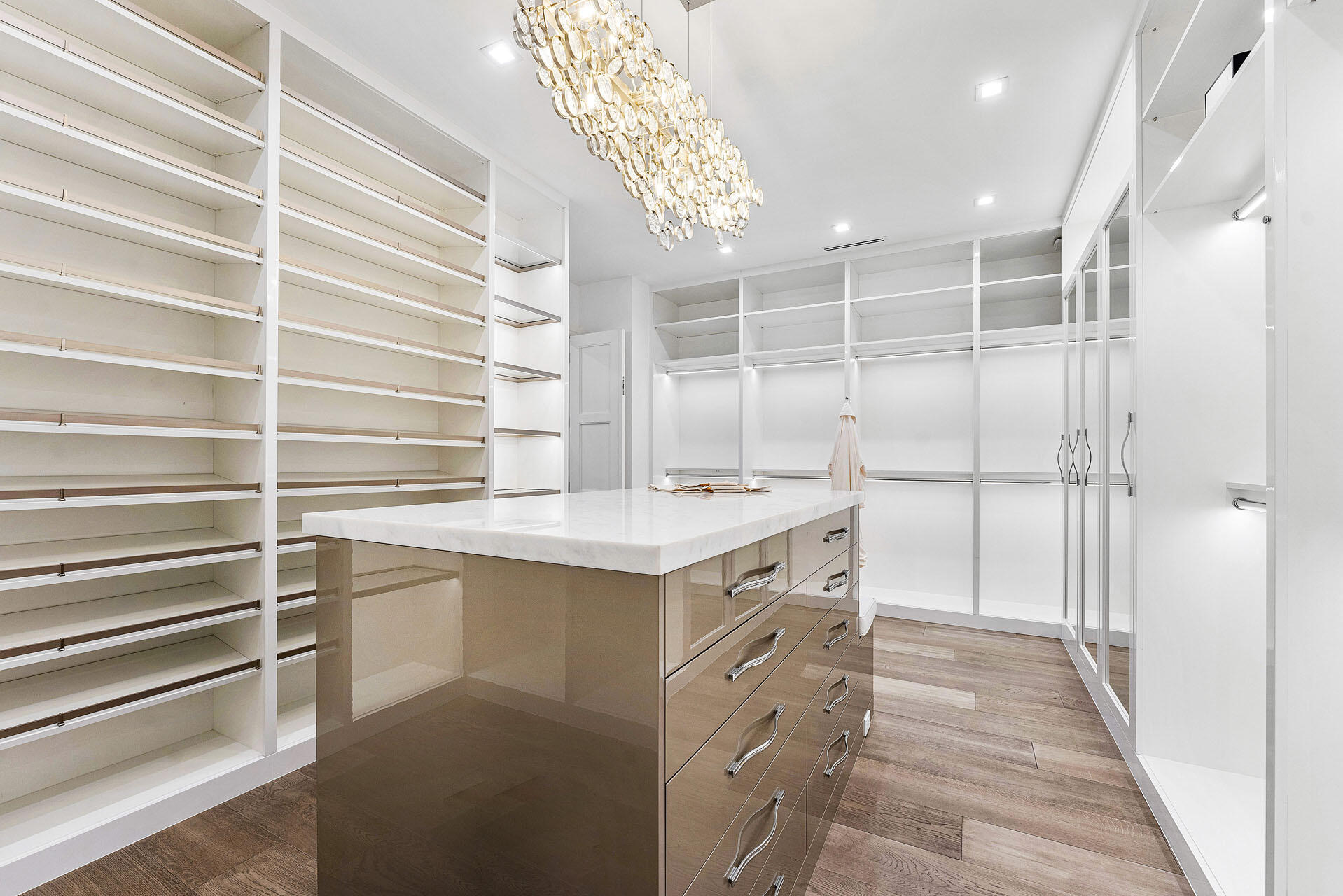 ROYAL PALM YACHT & COUNTRY CLUB - Residential