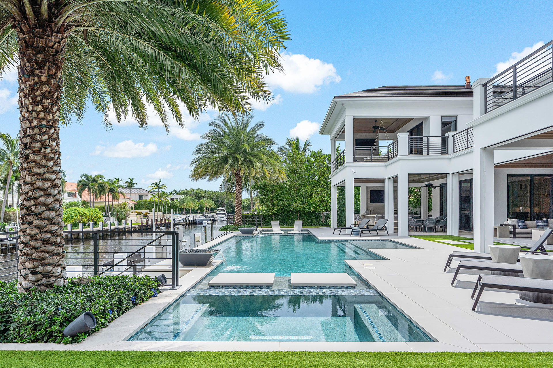 ROYAL PALM YACHT & COUNTRY CLUB - Residential