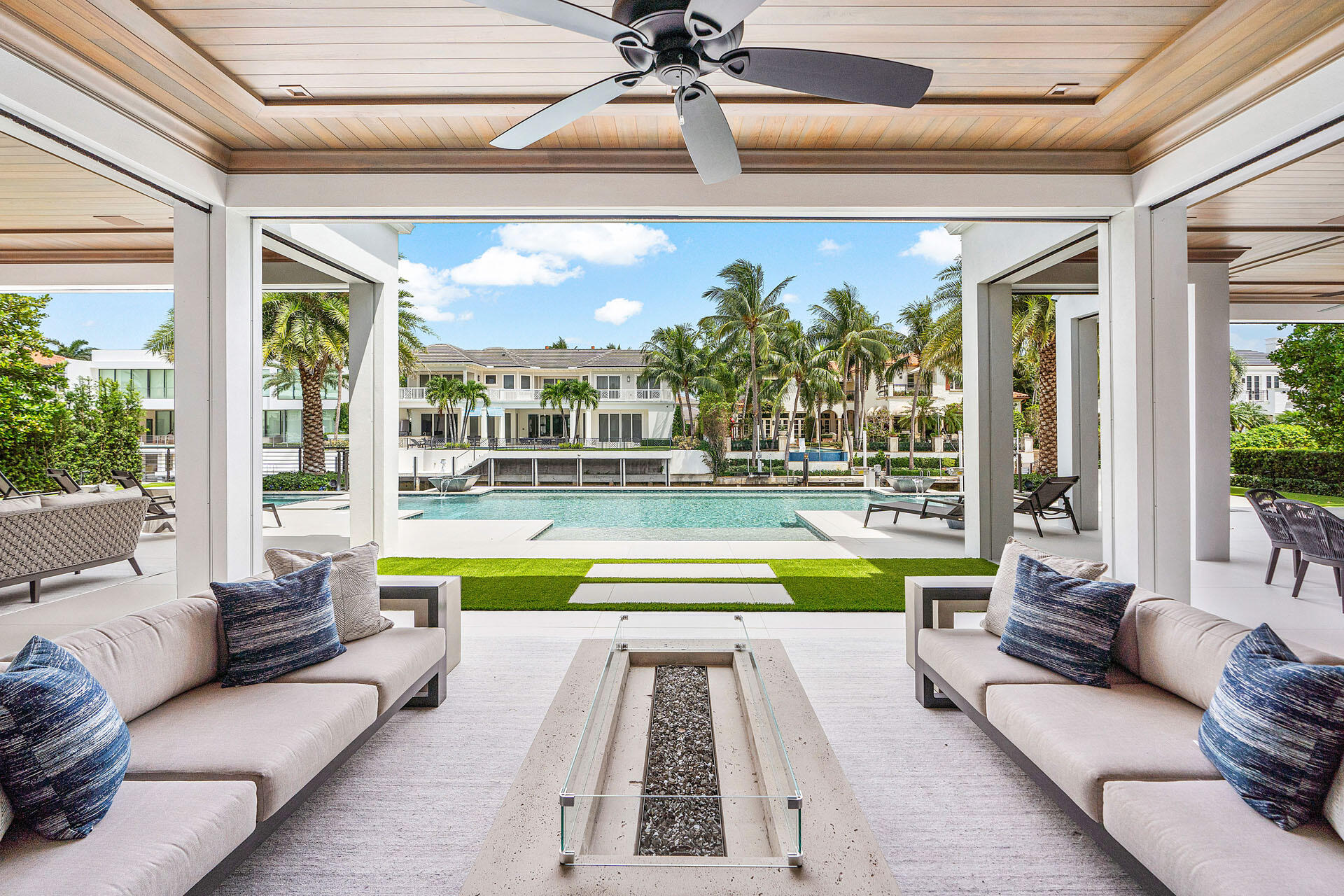 ROYAL PALM YACHT & COUNTRY CLUB - Residential