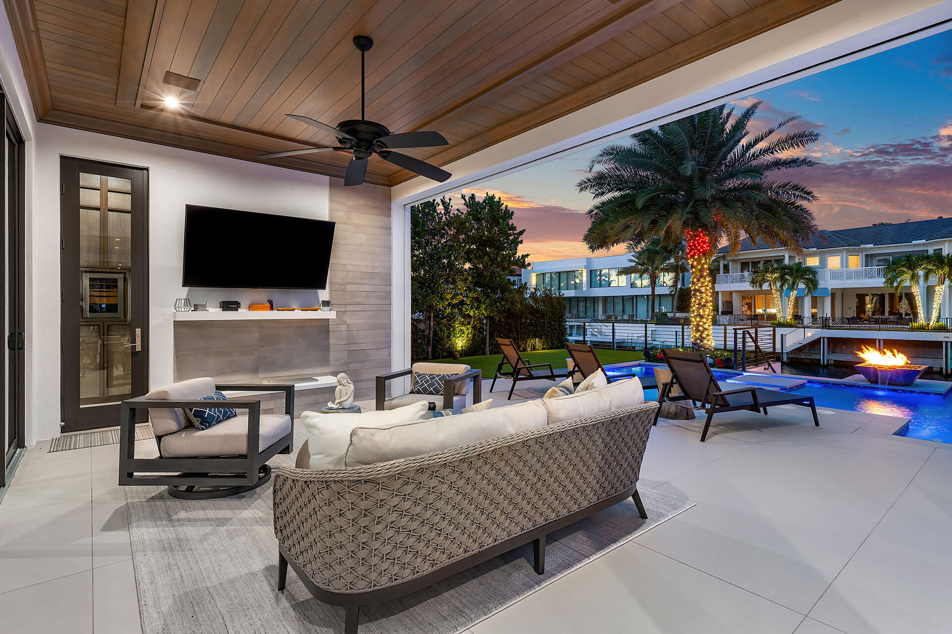 ROYAL PALM YACHT & COUNTRY CLUB - Residential