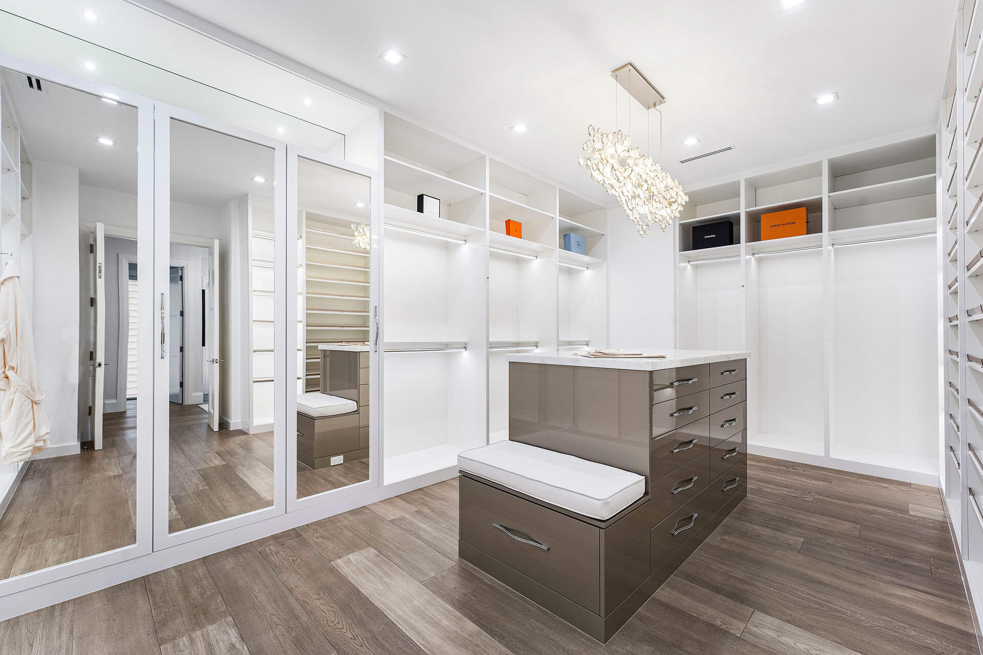 ROYAL PALM YACHT & COUNTRY CLUB - Residential