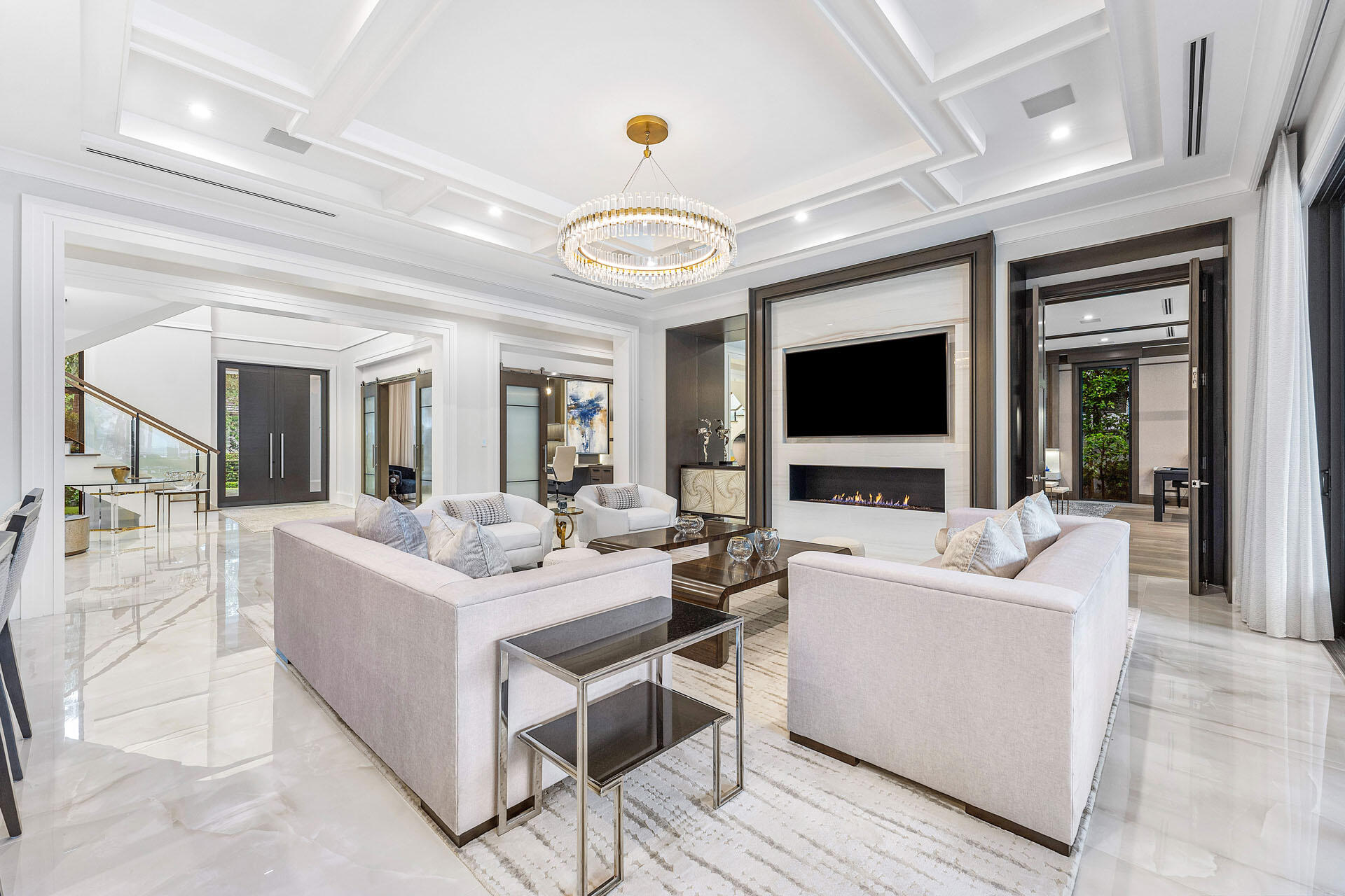 ROYAL PALM YACHT & COUNTRY CLUB - Residential