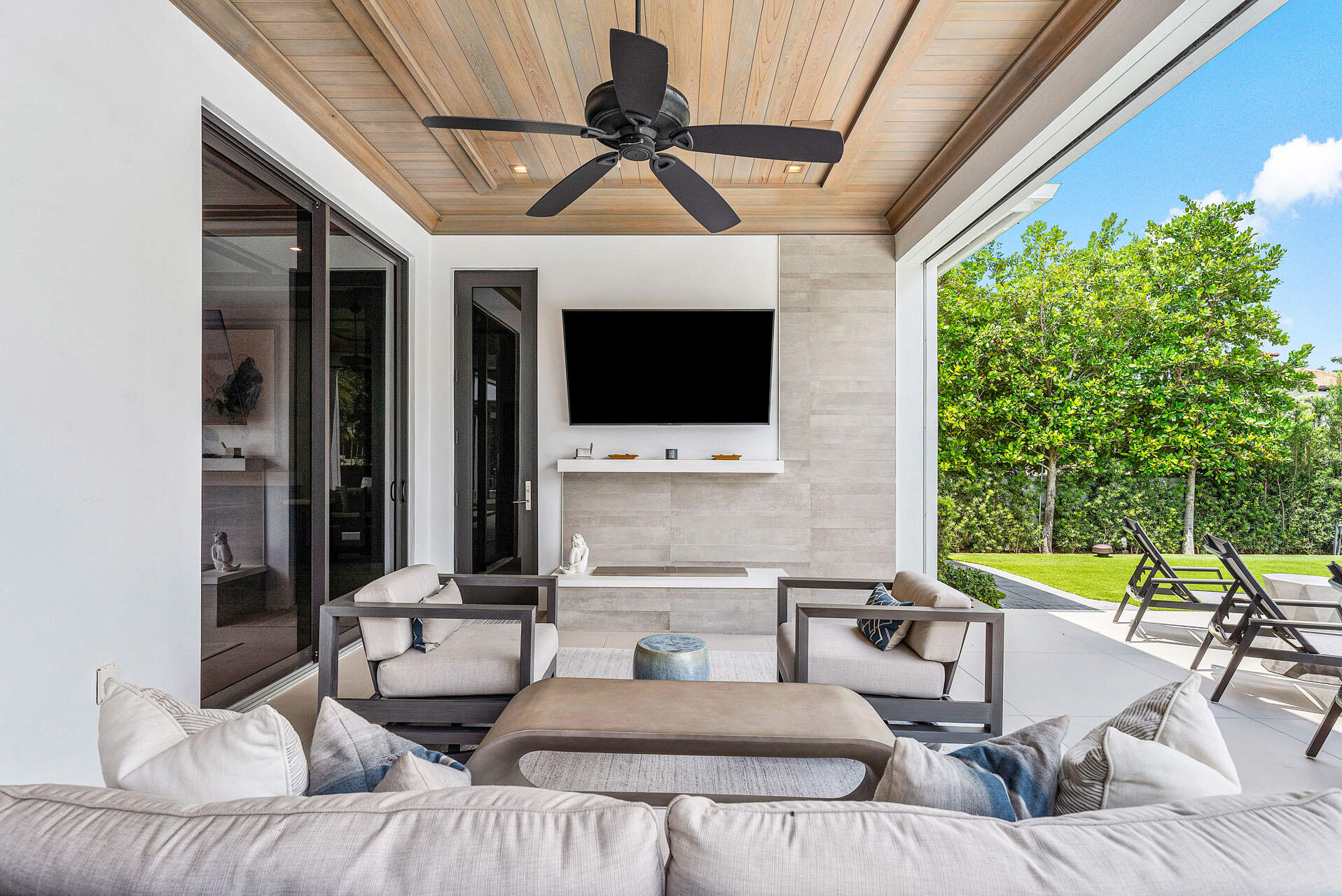 ROYAL PALM YACHT & COUNTRY CLUB - Residential