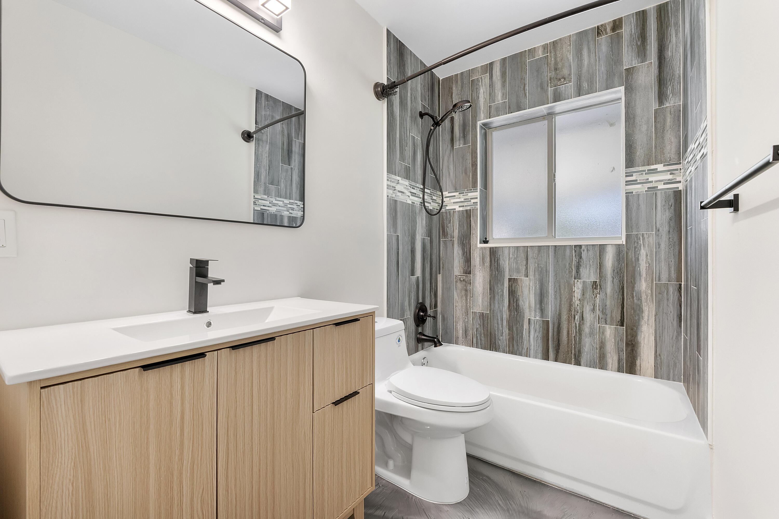 MARY KNOLL - Residential Lease