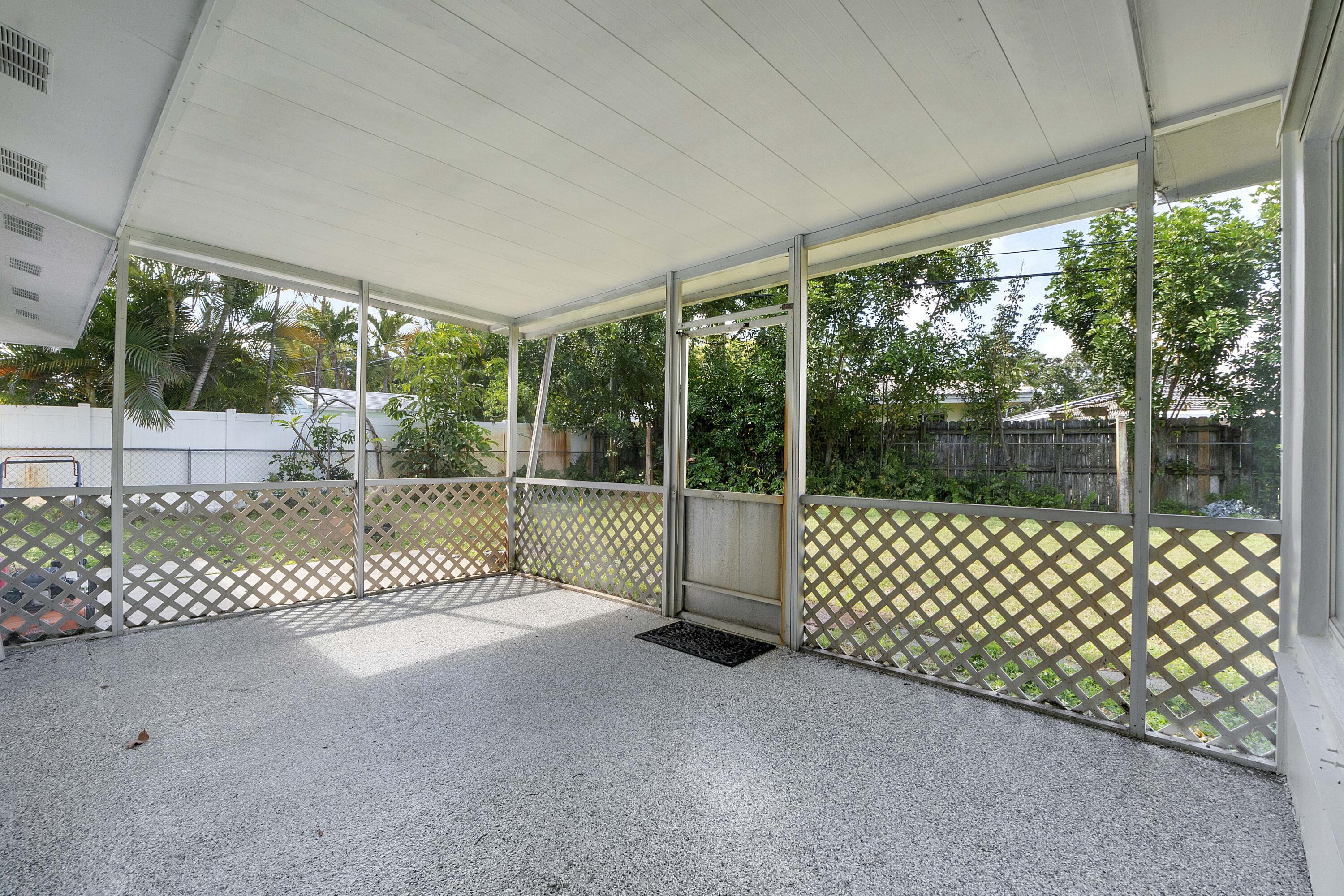 MARY KNOLL - Residential Lease