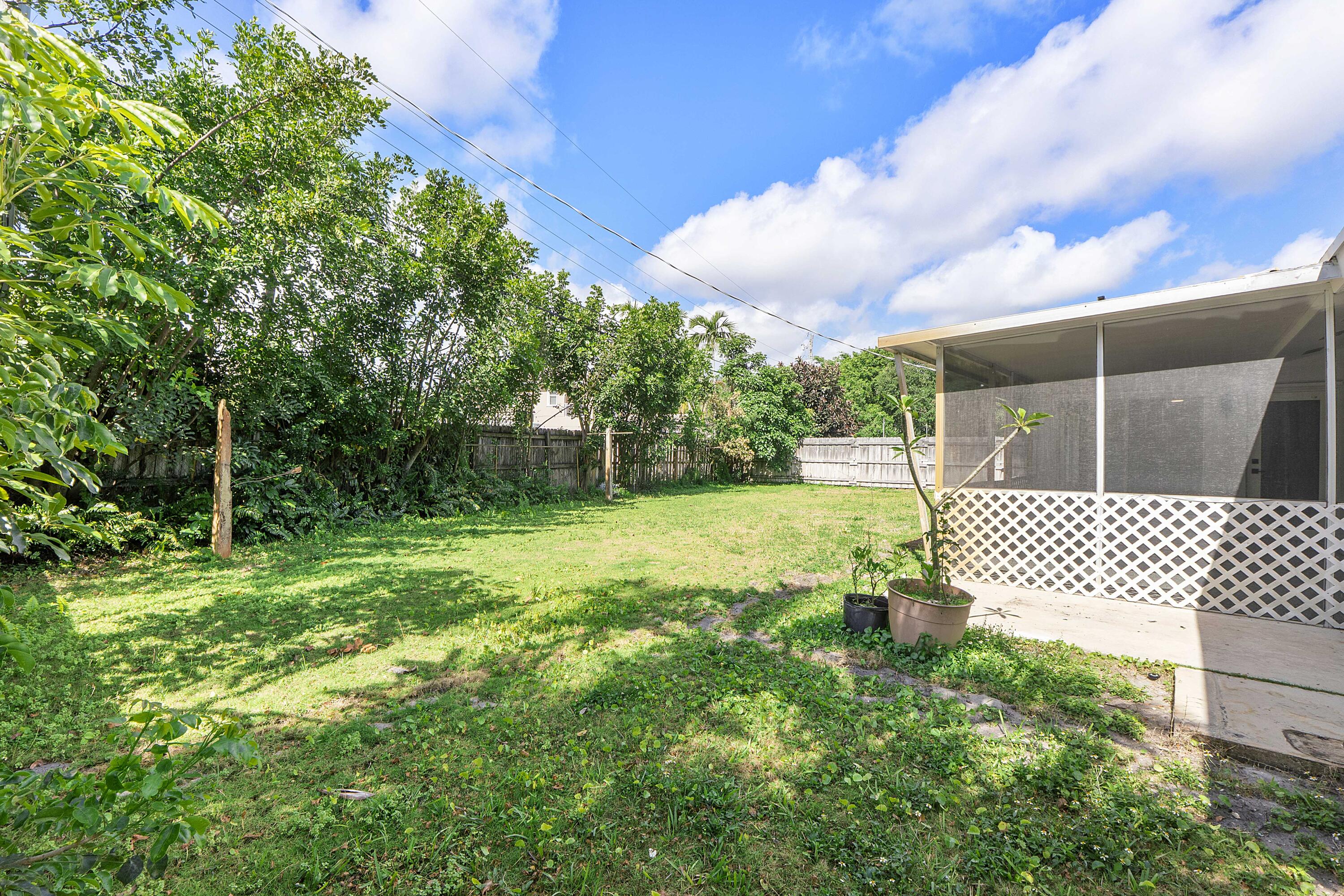 MARY KNOLL - Residential Lease