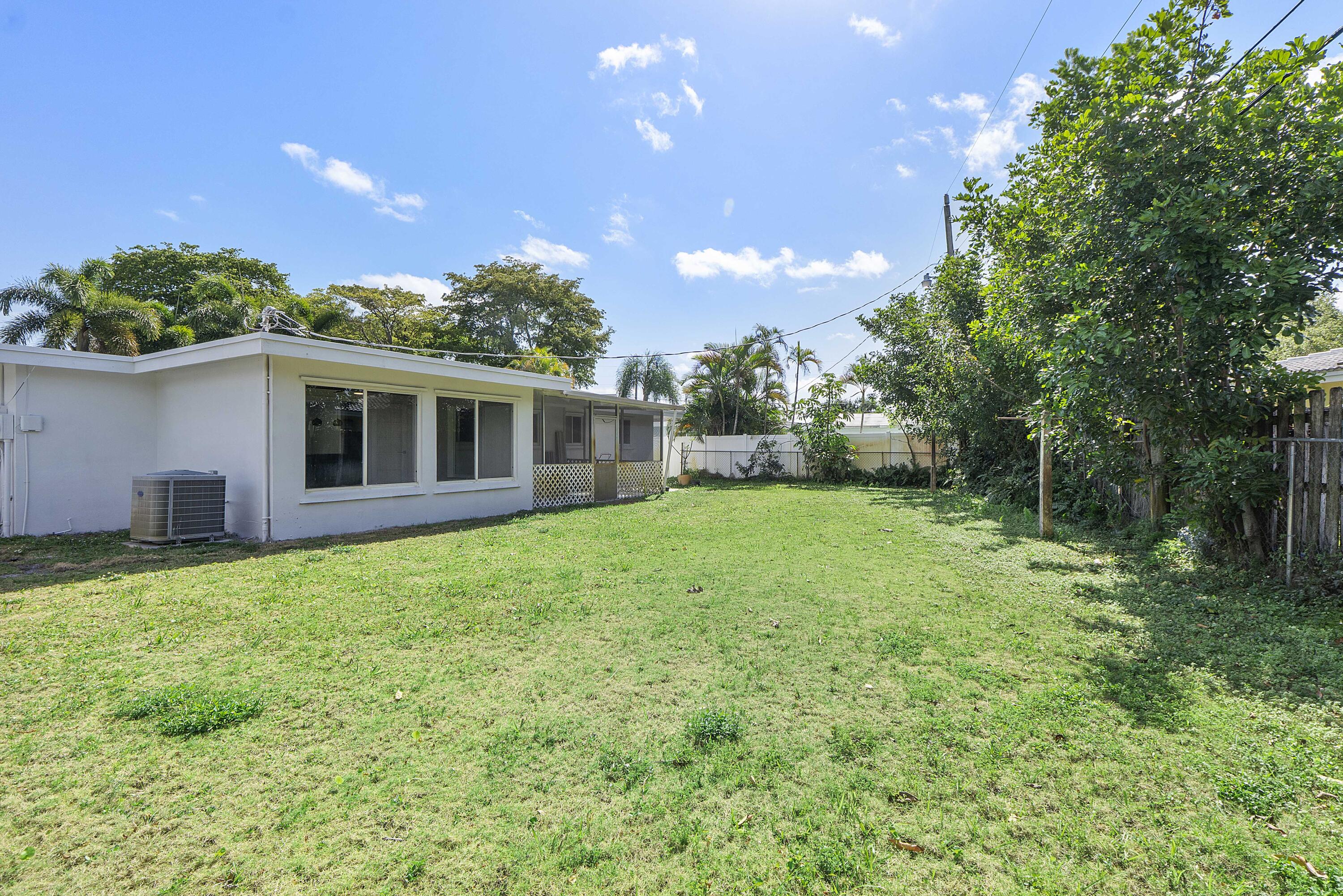 MARY KNOLL - Residential Lease