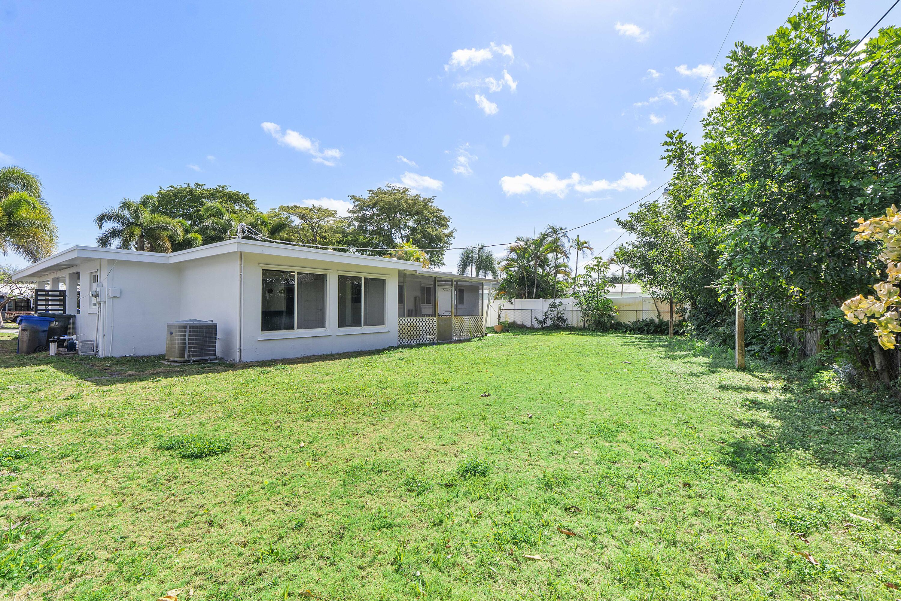 MARY KNOLL - Residential Lease