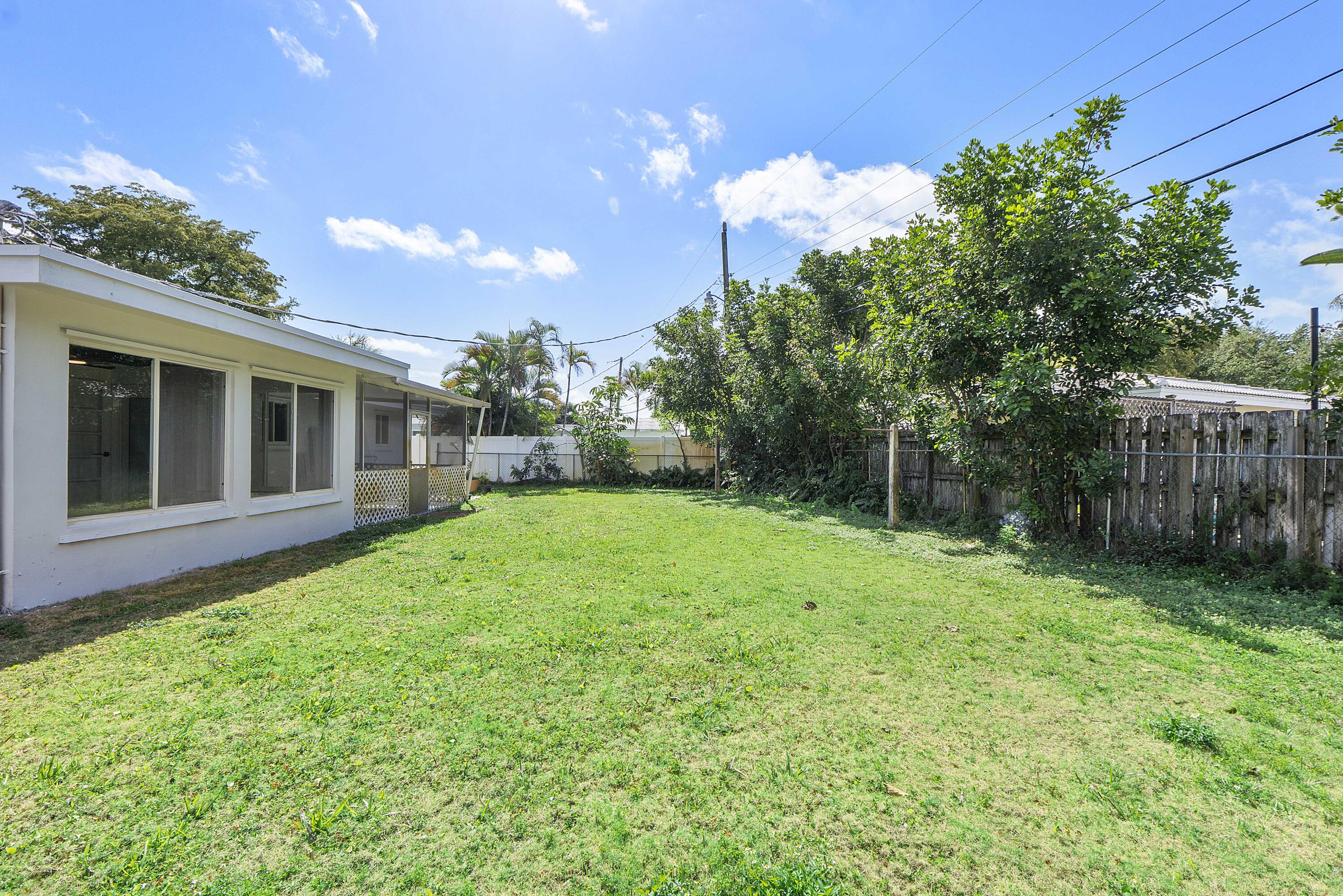 MARY KNOLL - Residential Lease