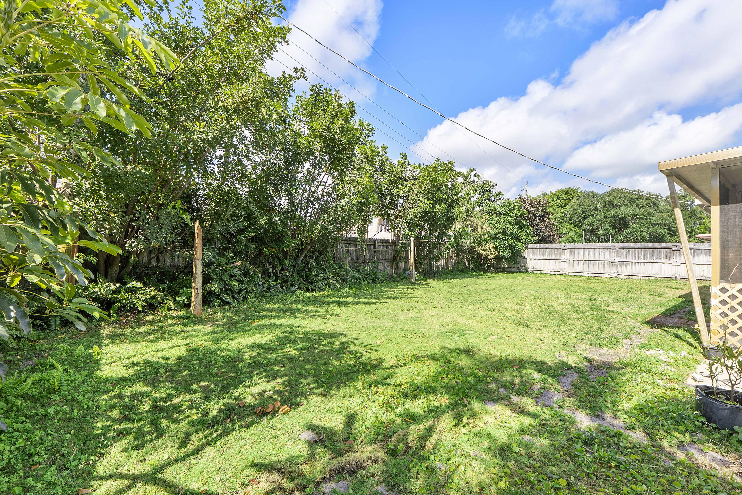 MARY KNOLL - Residential Lease
