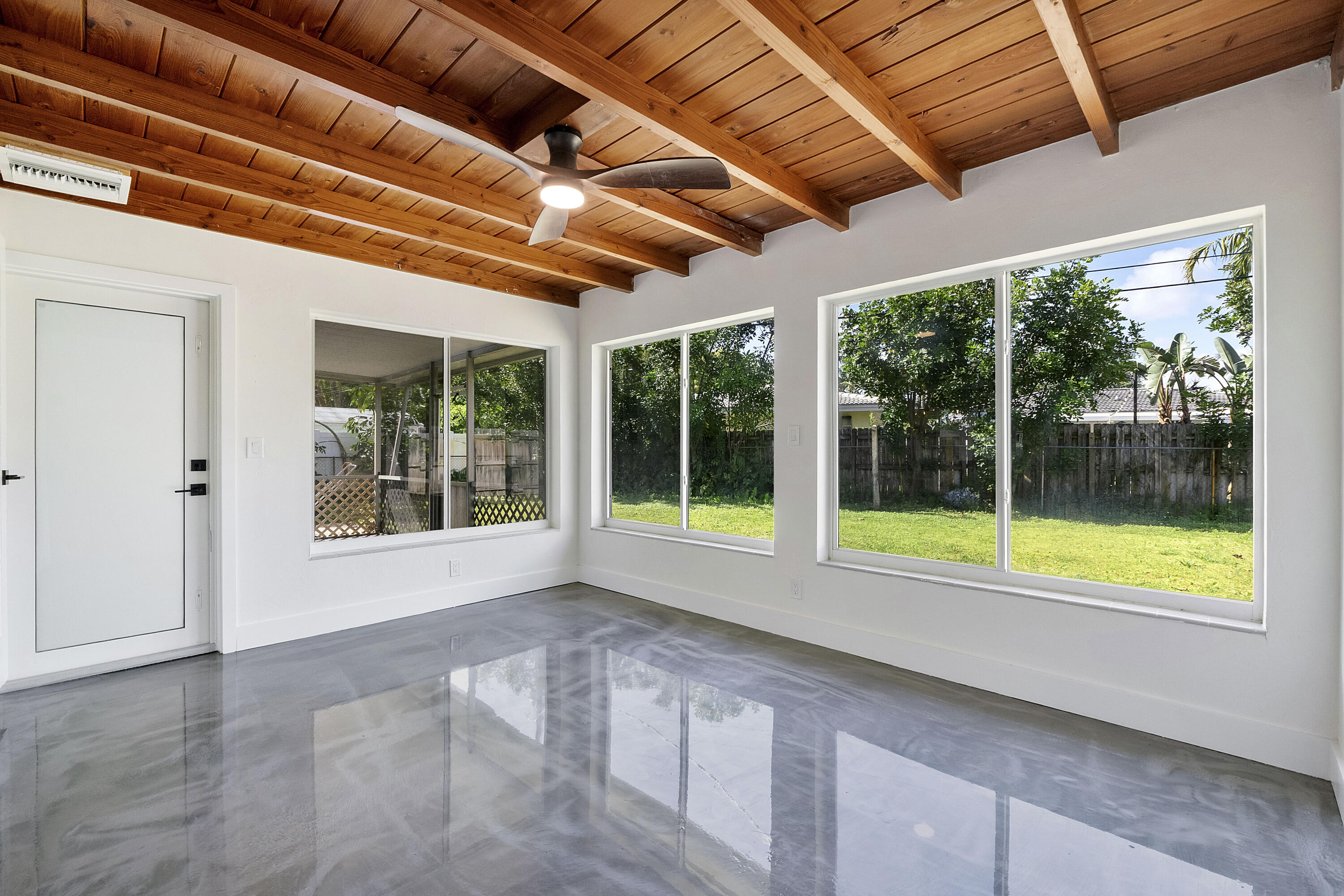 MARY KNOLL - Residential Lease