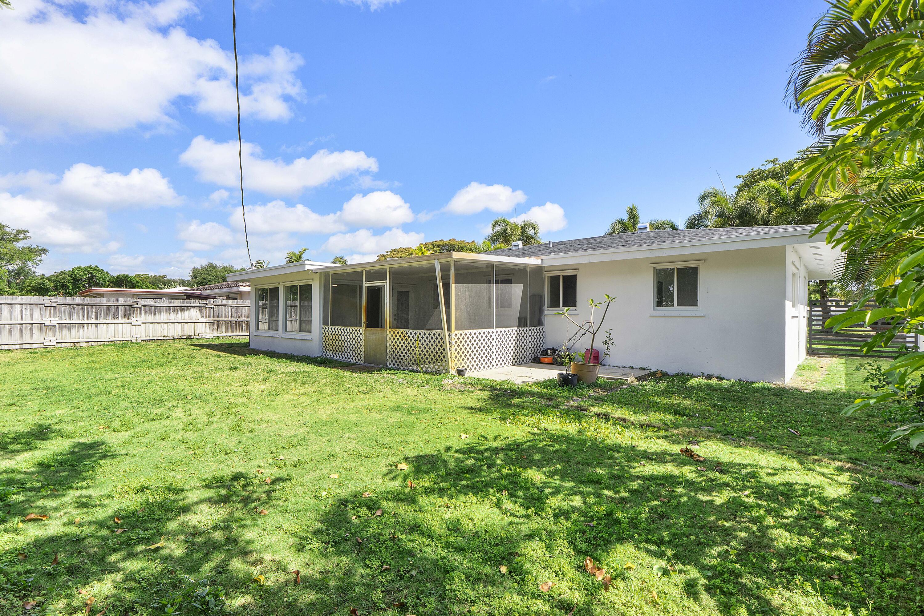 MARY KNOLL - Residential Lease