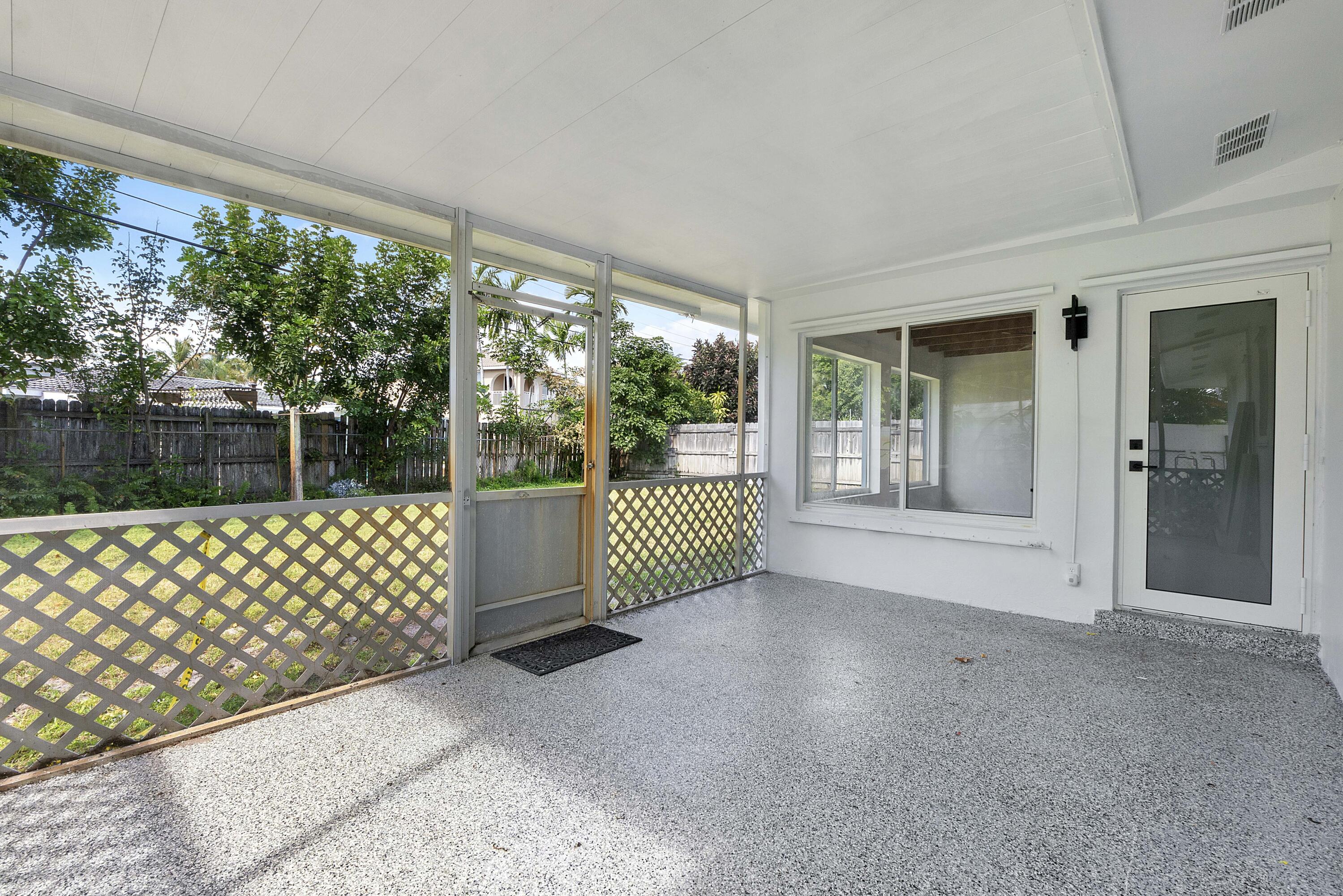 MARY KNOLL - Residential Lease