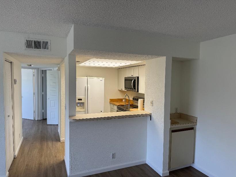 MIDPORT PLACE II, A CONDOMINIUM - Residential Lease