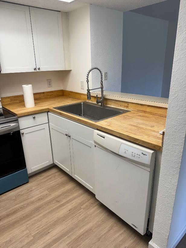 MIDPORT PLACE II, A CONDOMINIUM - Residential Lease