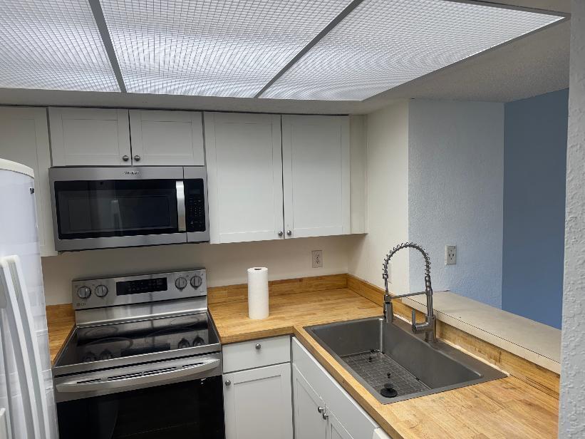 MIDPORT PLACE II, A CONDOMINIUM - Residential Lease