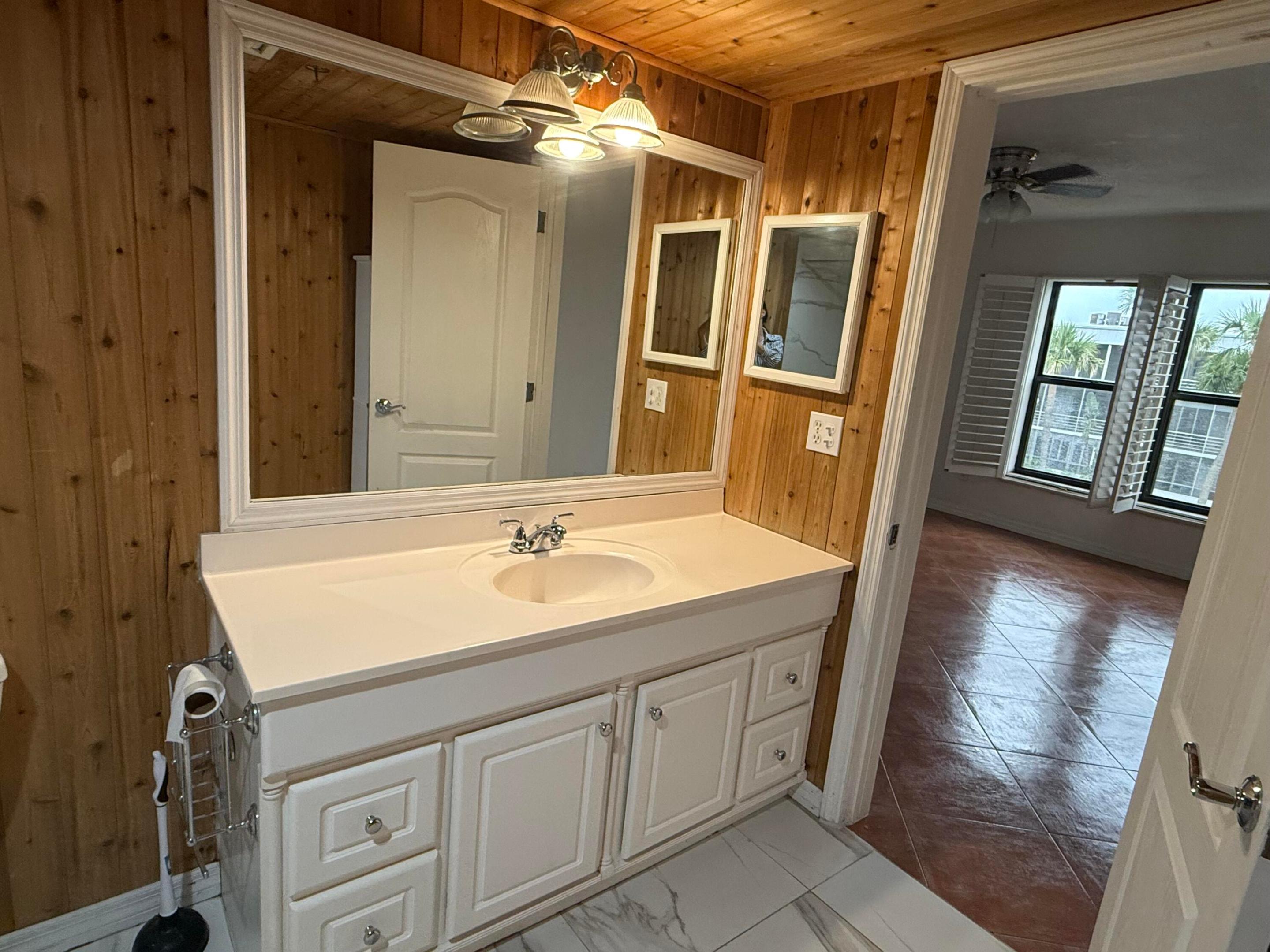 HIDDEN HARBOUR CONDO - Residential Lease