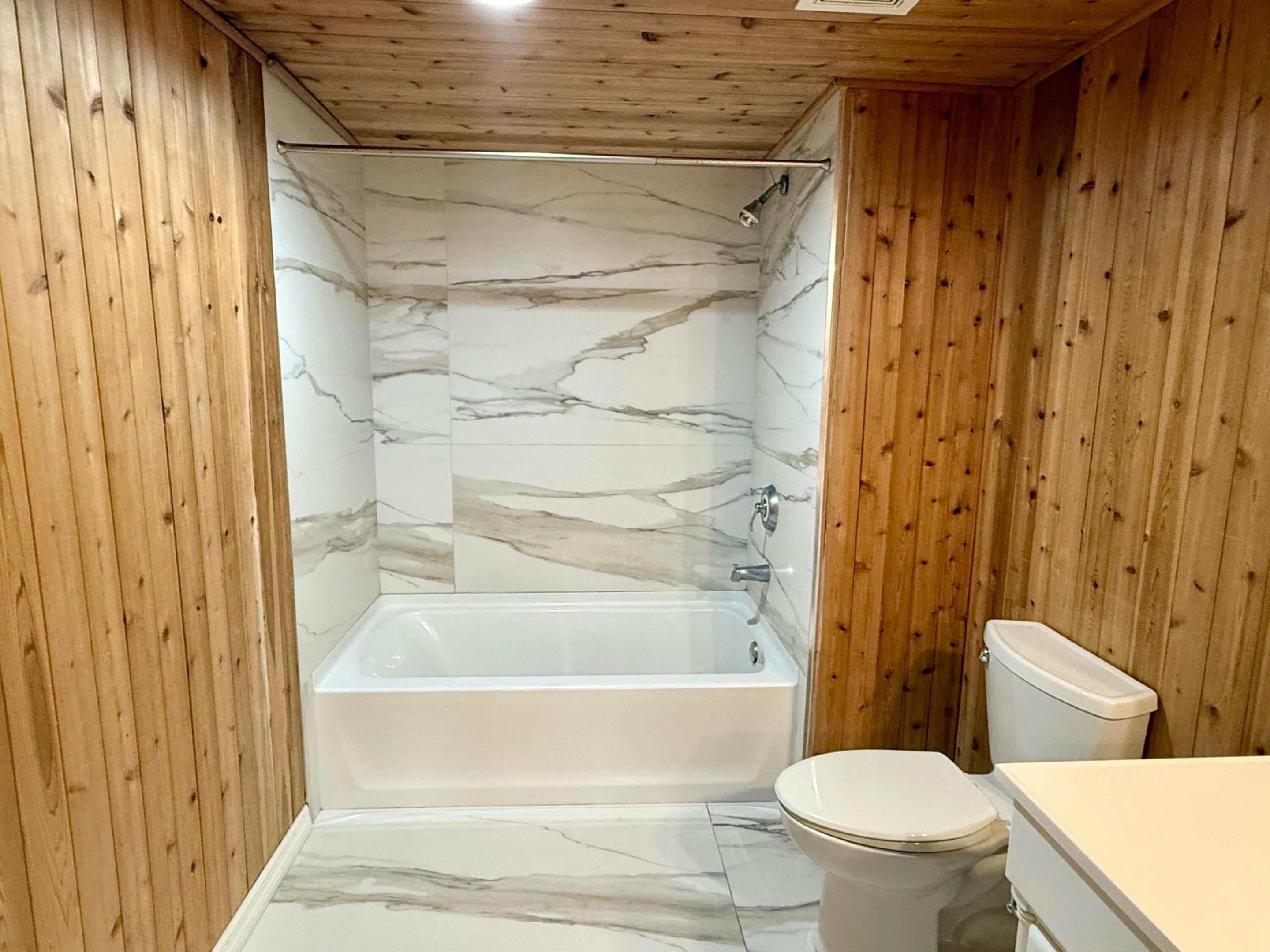 HIDDEN HARBOUR CONDO - Residential Lease