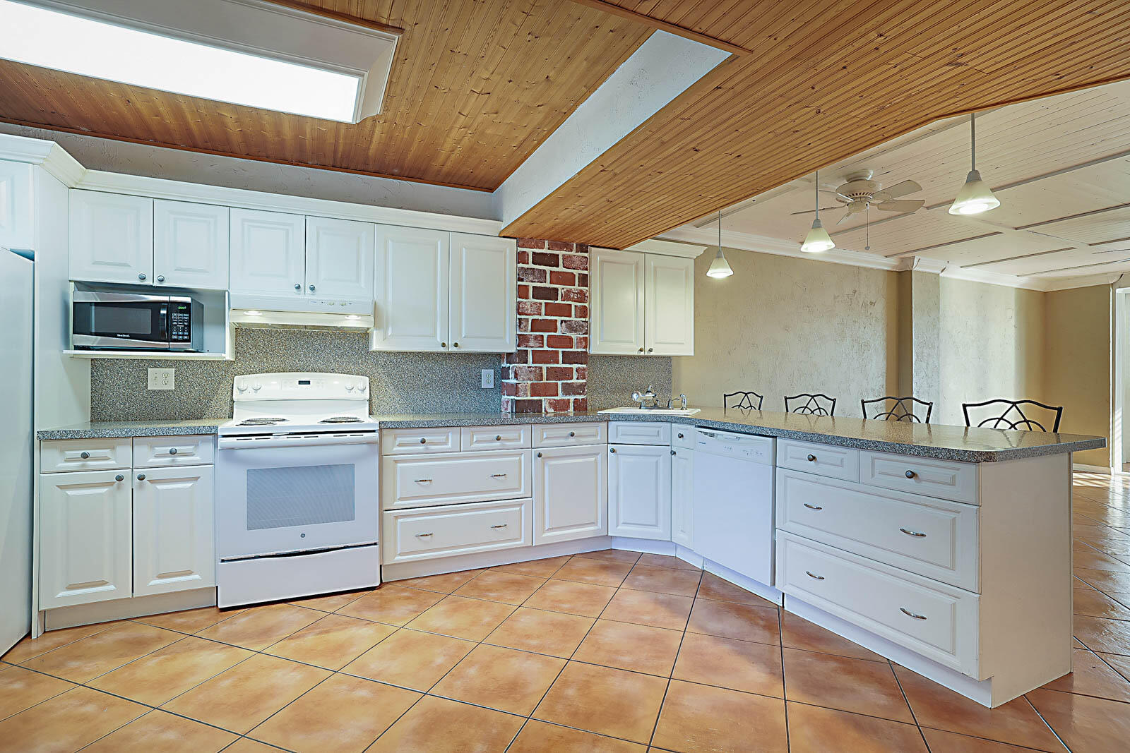 HIDDEN HARBOUR CONDO - Residential Lease