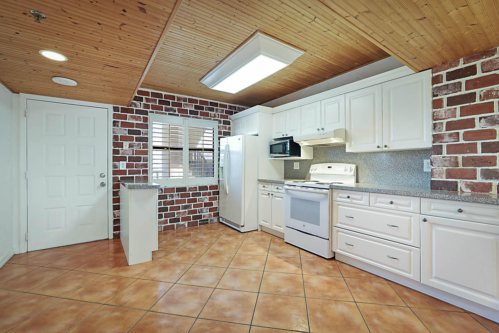 HIDDEN HARBOUR CONDO - Residential Lease
