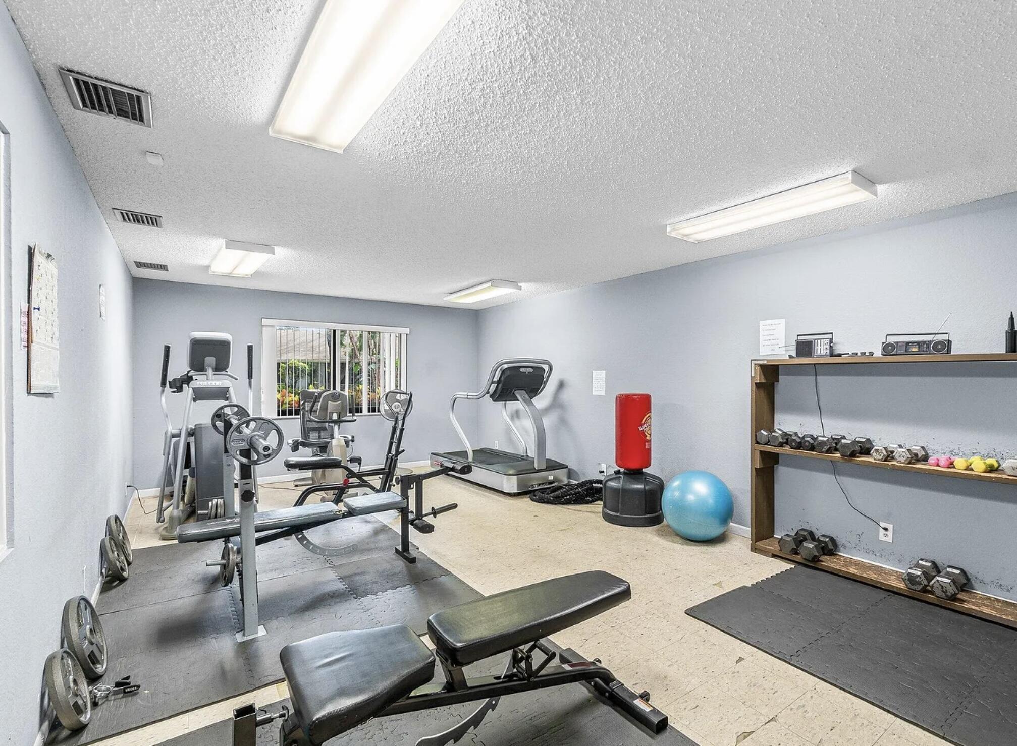 LAGO DEL REY CONDO - Residential