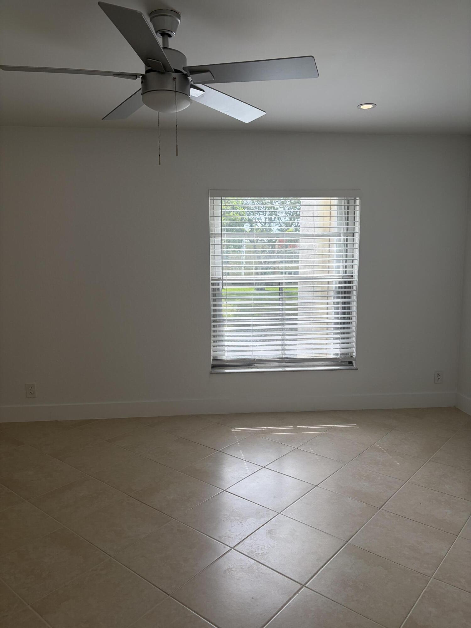 LAGO DEL REY CONDO - Residential