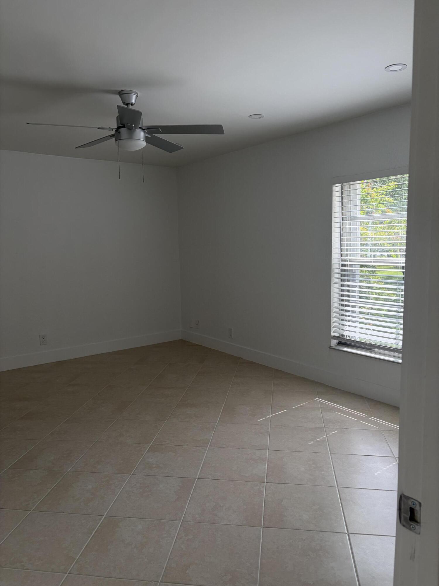 LAGO DEL REY CONDO - Residential