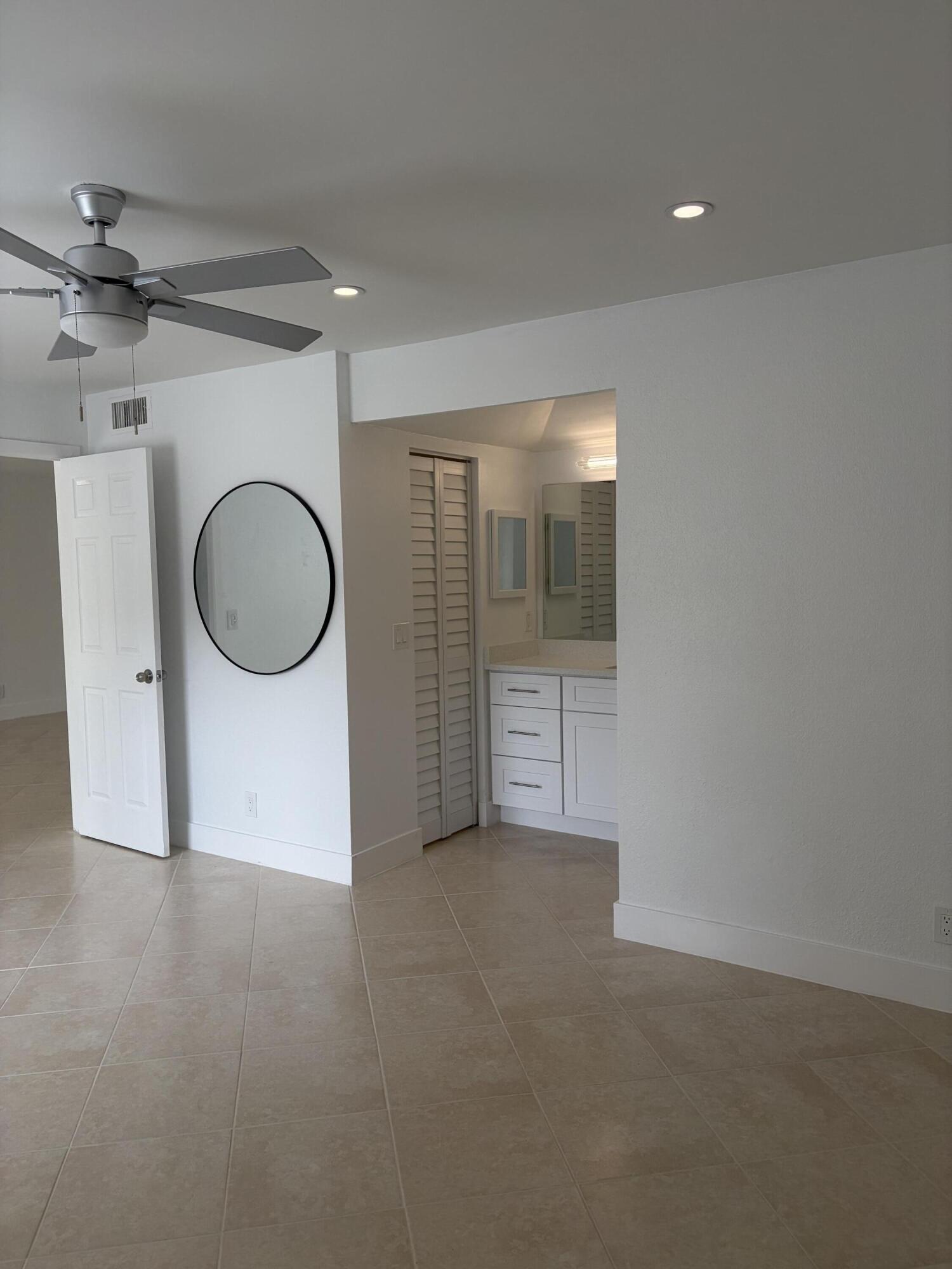 LAGO DEL REY CONDO - Residential